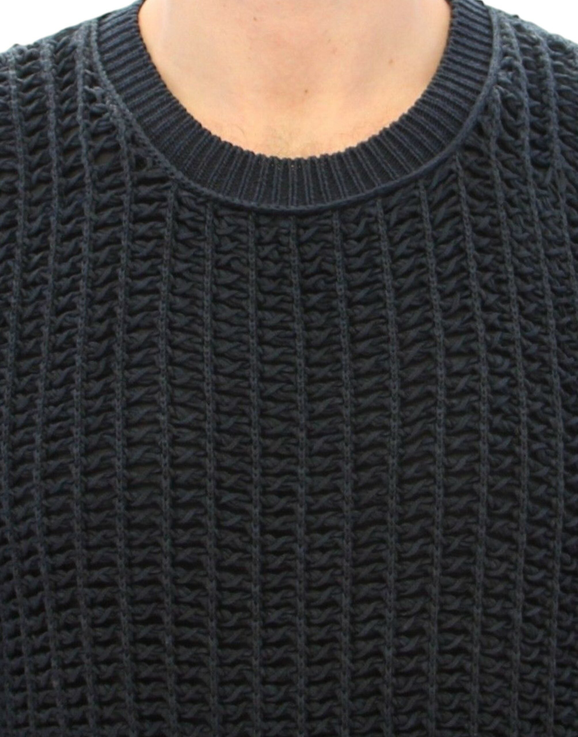 Pull en maille filet bleu Dolce & Gabbana, pull-over mode avec motif en filet, détails élégants, style sophistiqué.