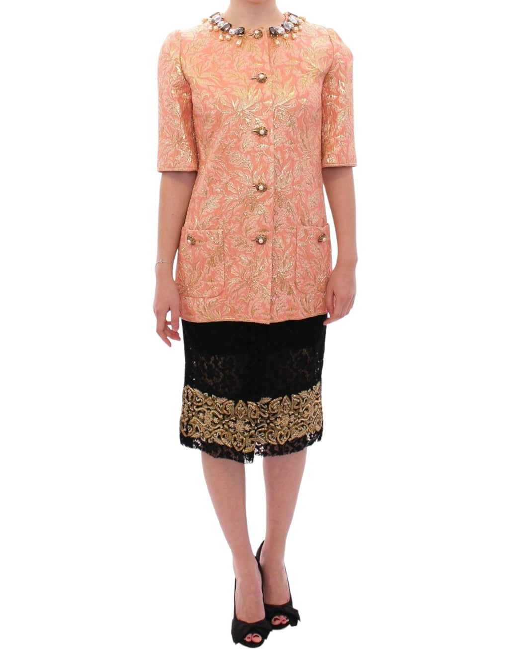 Veste en soie rose brocart avec cristaux de Dolce & Gabbana, élégante et ornée de détails brillants, vue de face.