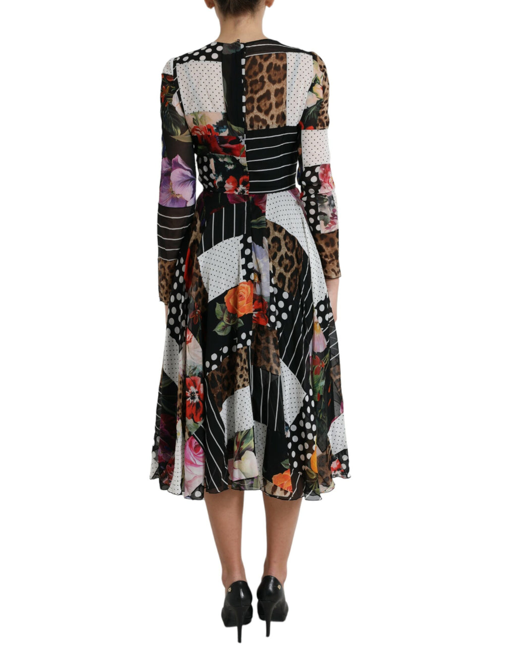 Robe Dolce & Gabbana à patchwork multicolore avec motifs floraux et léopard, style élégant et coloré.