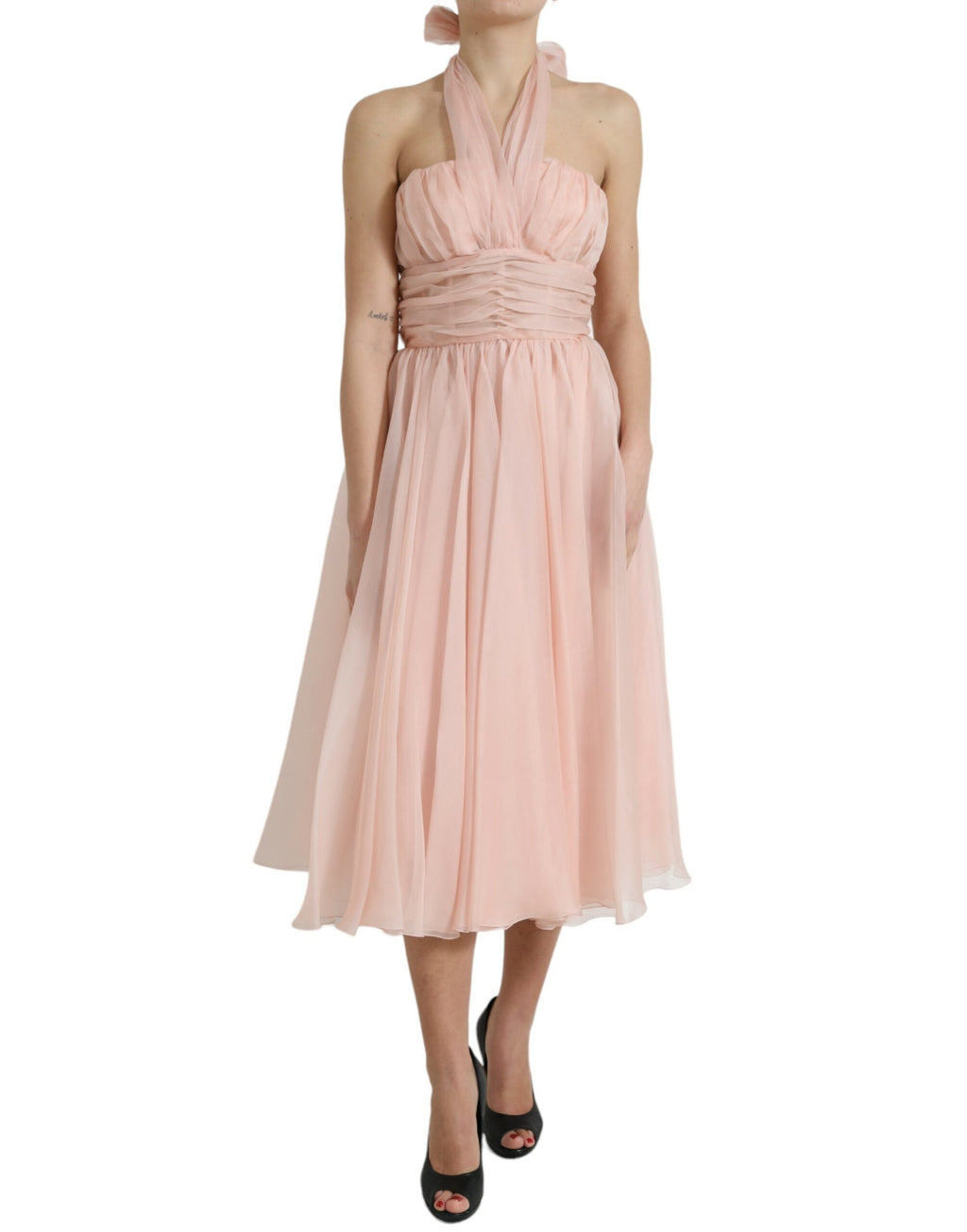 Robe midi plissée en chiffon de soie rose de Dolce & Gabbana, robe à col halter et silhouette en A.