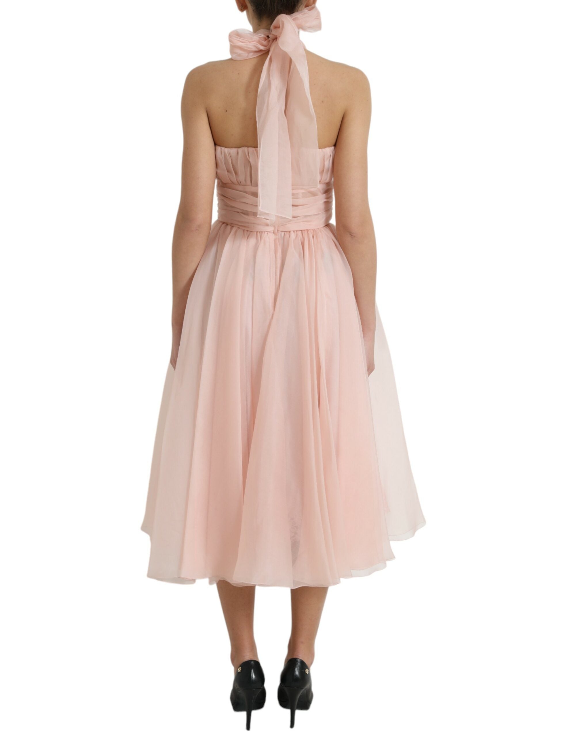 Robe midi en soie rose en chiffon à encolure halter, plissée et évasée, de la marque Dolce & Gabbana.