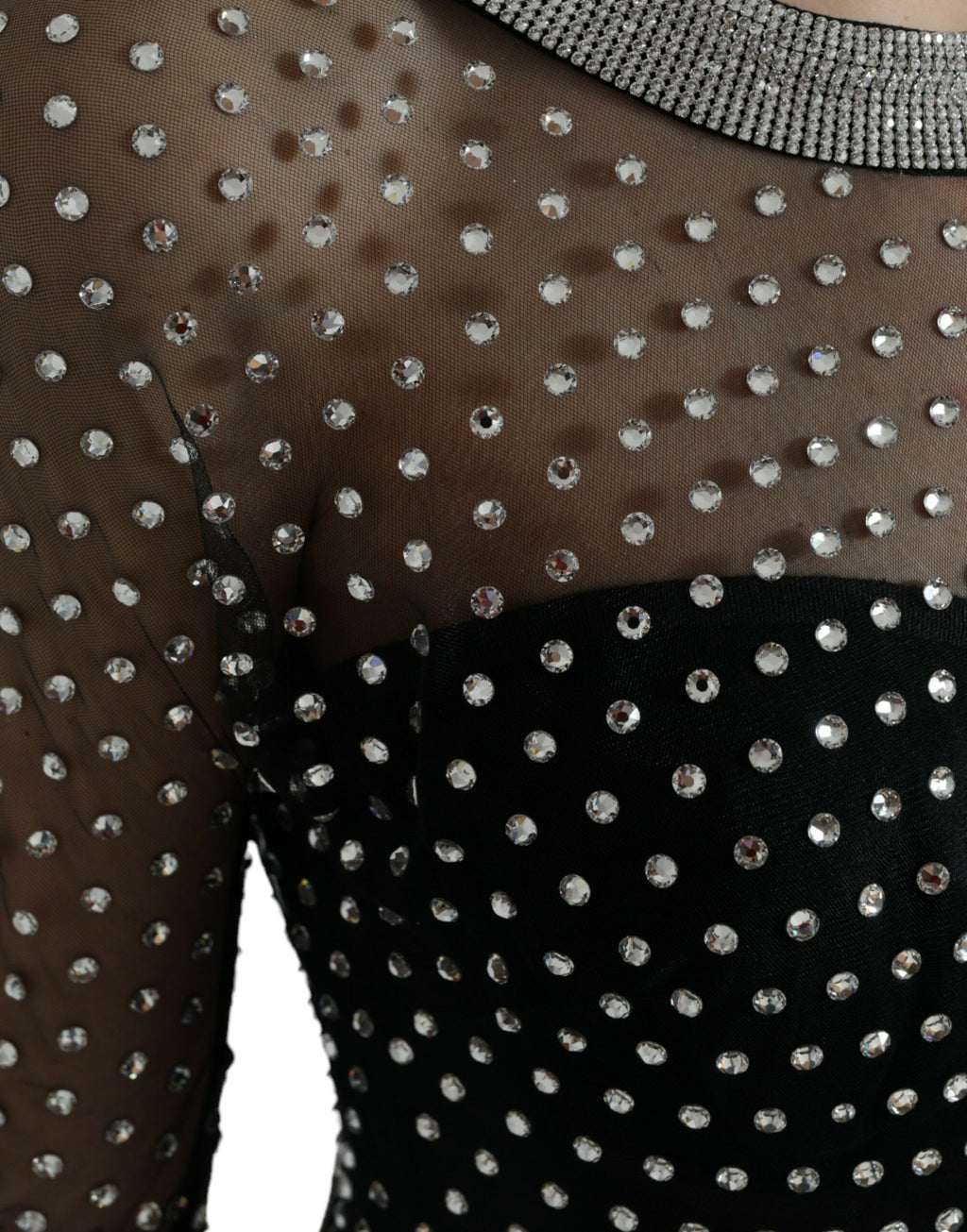 Robe longue noire Dolce & Gabbana à taille évasée avec embellissements en cristal et détail élégant.