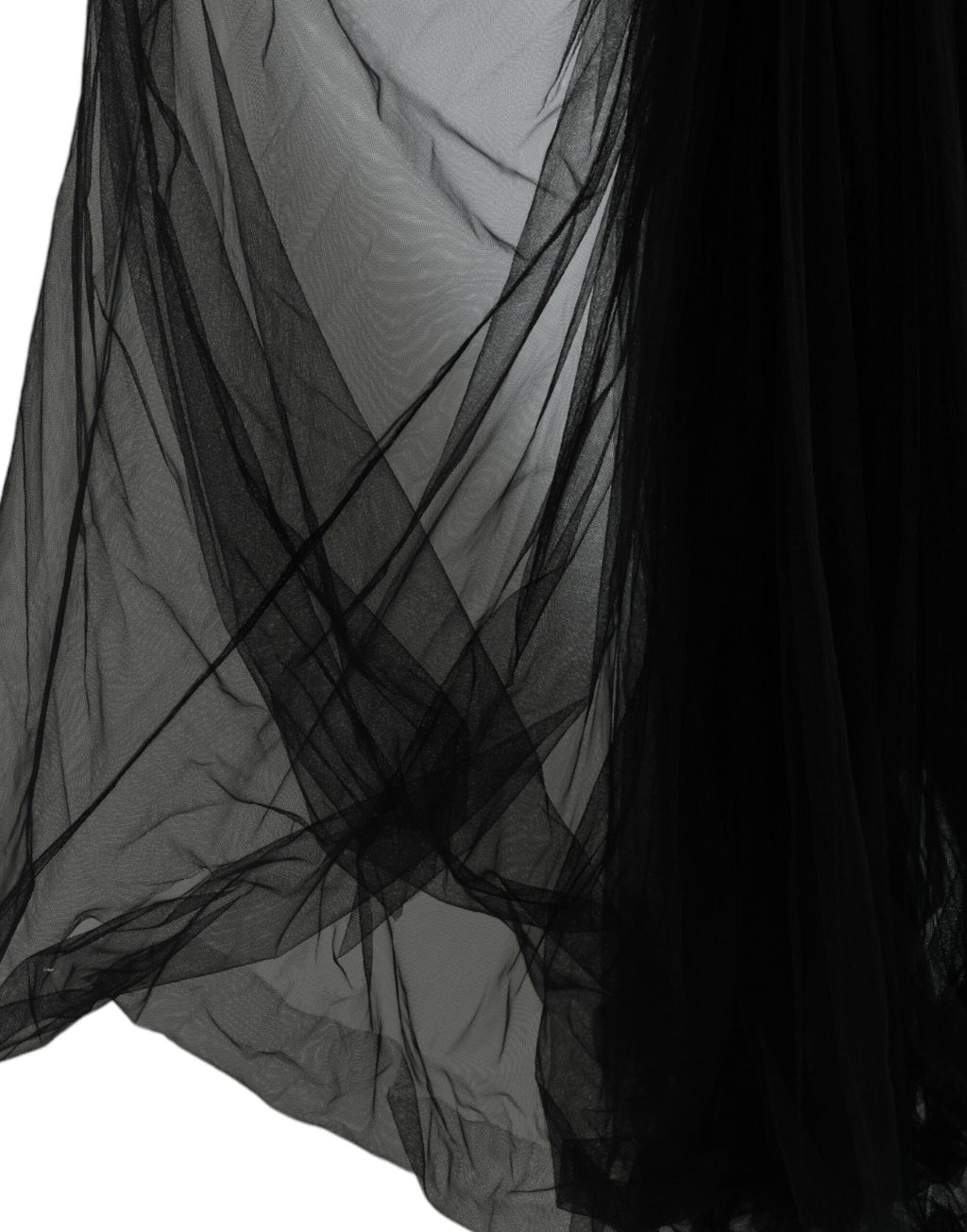 Robe longue sans manches Dolce & Gabbana en tulle noir avec sequins et superpositions, élégante et sophistiquée.
