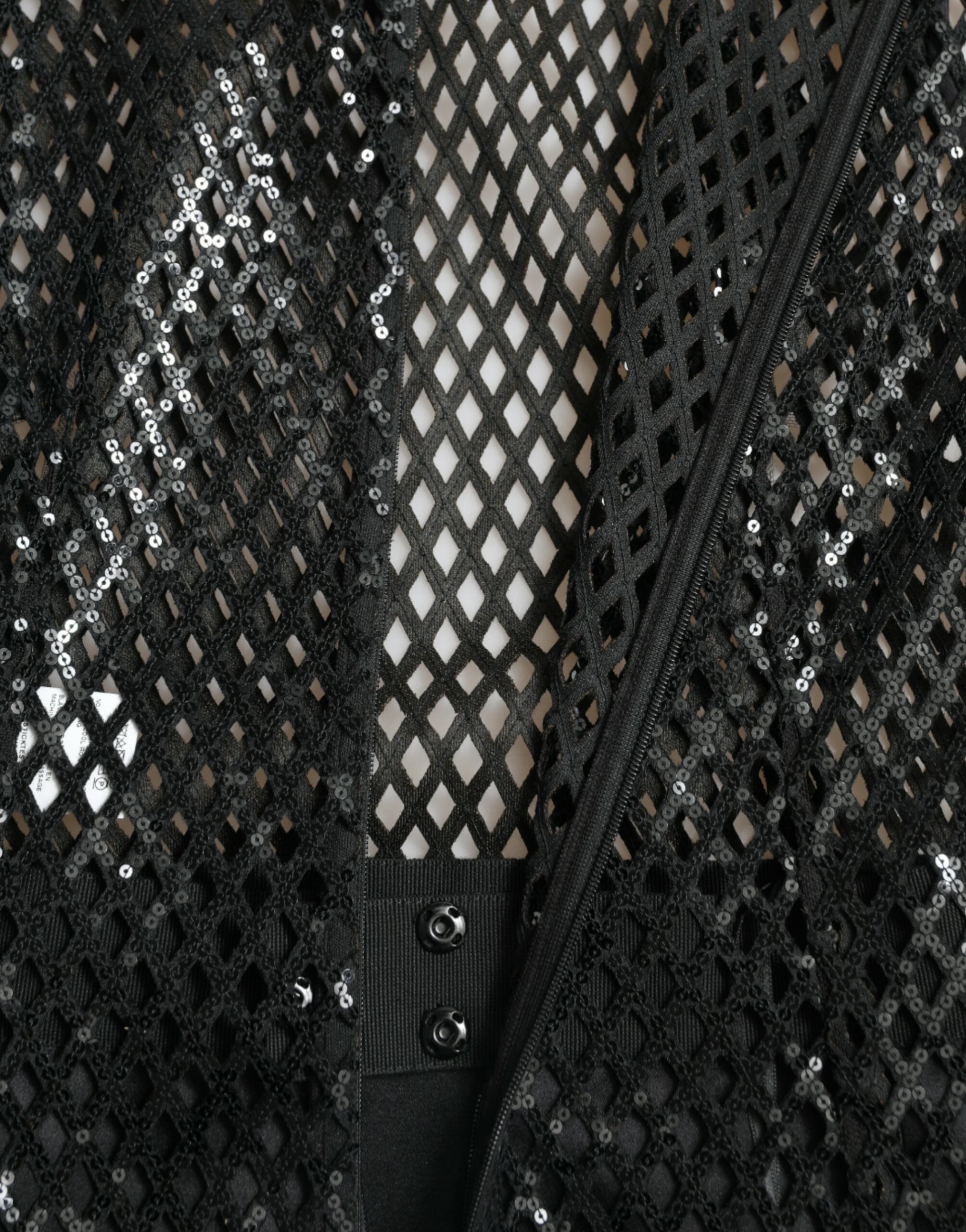 Robe longue noire en tulle avec sequins, sans manches et superposée, de la marque Dolce & Gabbana, pour une élégance sophistiquée