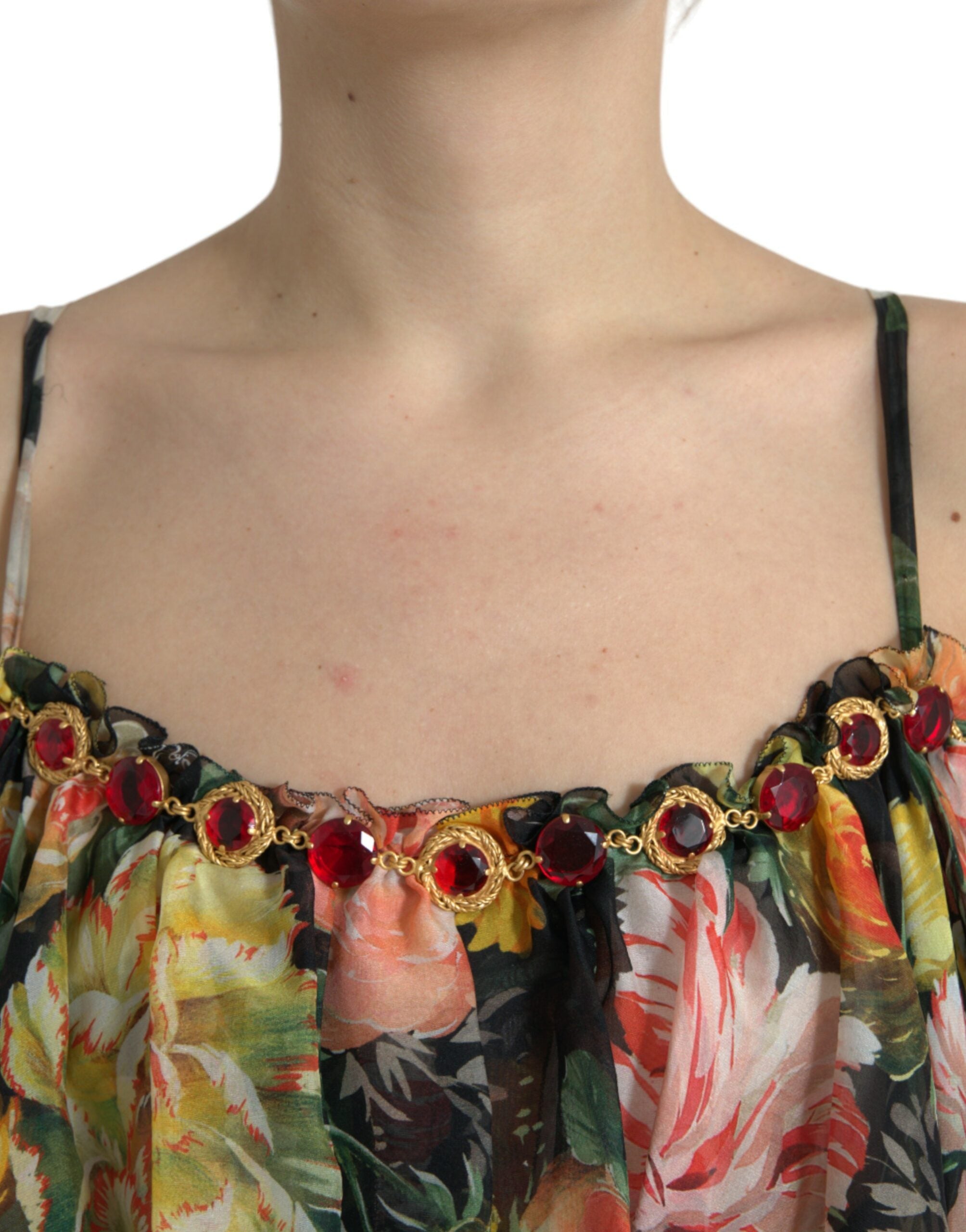 Robe longue à fleurs multicolores en chiffon à plusieurs couches de Dolce & Gabbana, élégante et fluide.