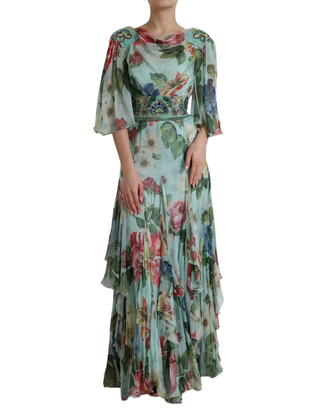 Robes longues maxi à fleurs bleues en plusieurs couches de Dolce & Gabbana, détail floral et élégance sophistiquée.