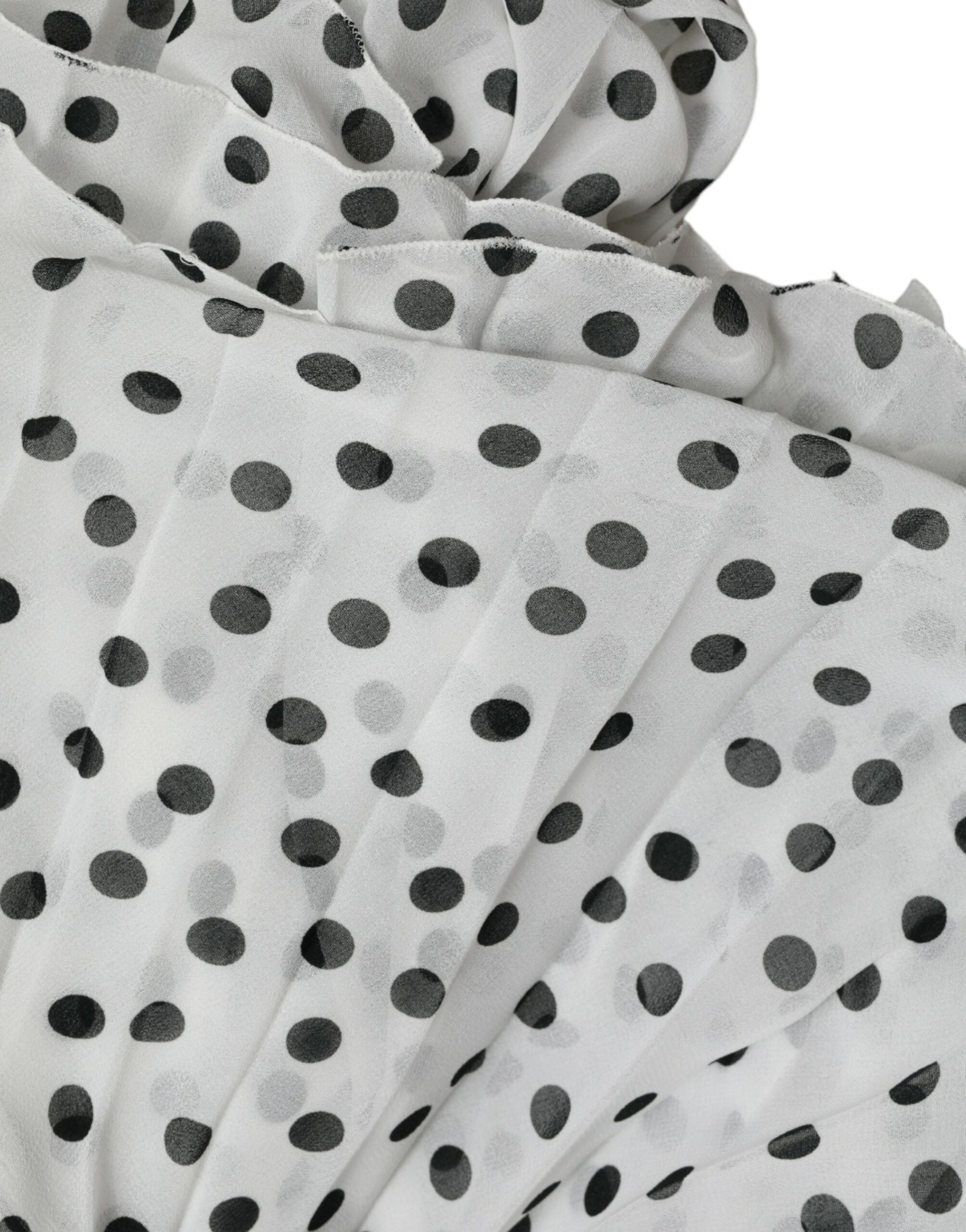 Robe longue plissée à pois blancs de Dolce & Gabbana, robe A-line élégante pour femmes, vue en gros plan.
