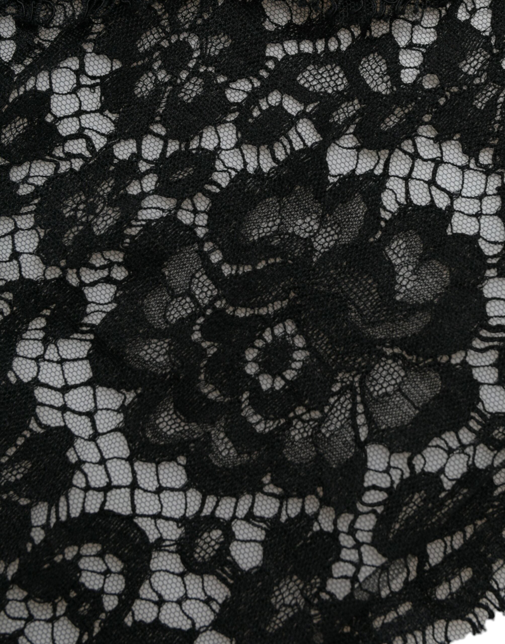 Robe noire en dentelle avec cristaux de la marque Dolce & Gabbana, coupe ajustée et élégante pour femme.