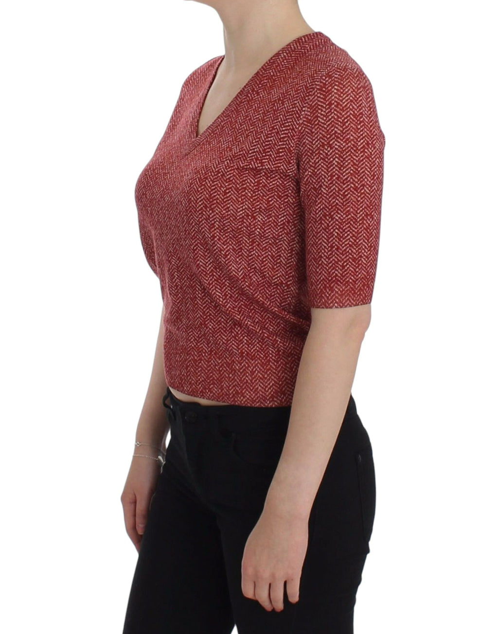 Pull en laine rouge à manches courtes de Dolce & Gabbana, style tweed élégant, porté sur un fond neutre.