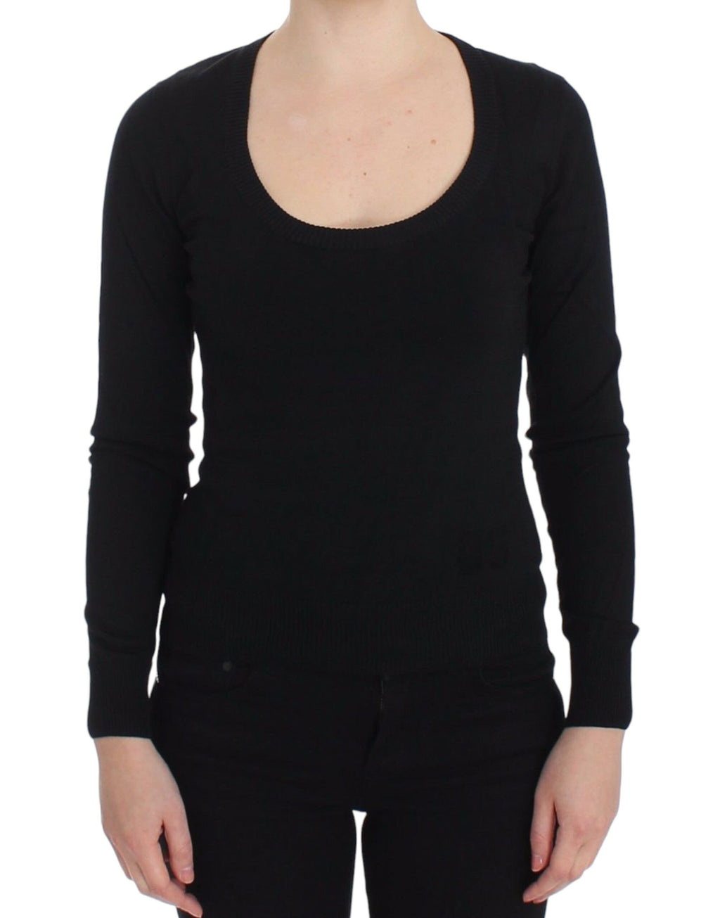 Pull-over en cachemire noir Dolce & Gabbana, vêtement à col ras du cou, doux et élégant, porté sur un mannequin.