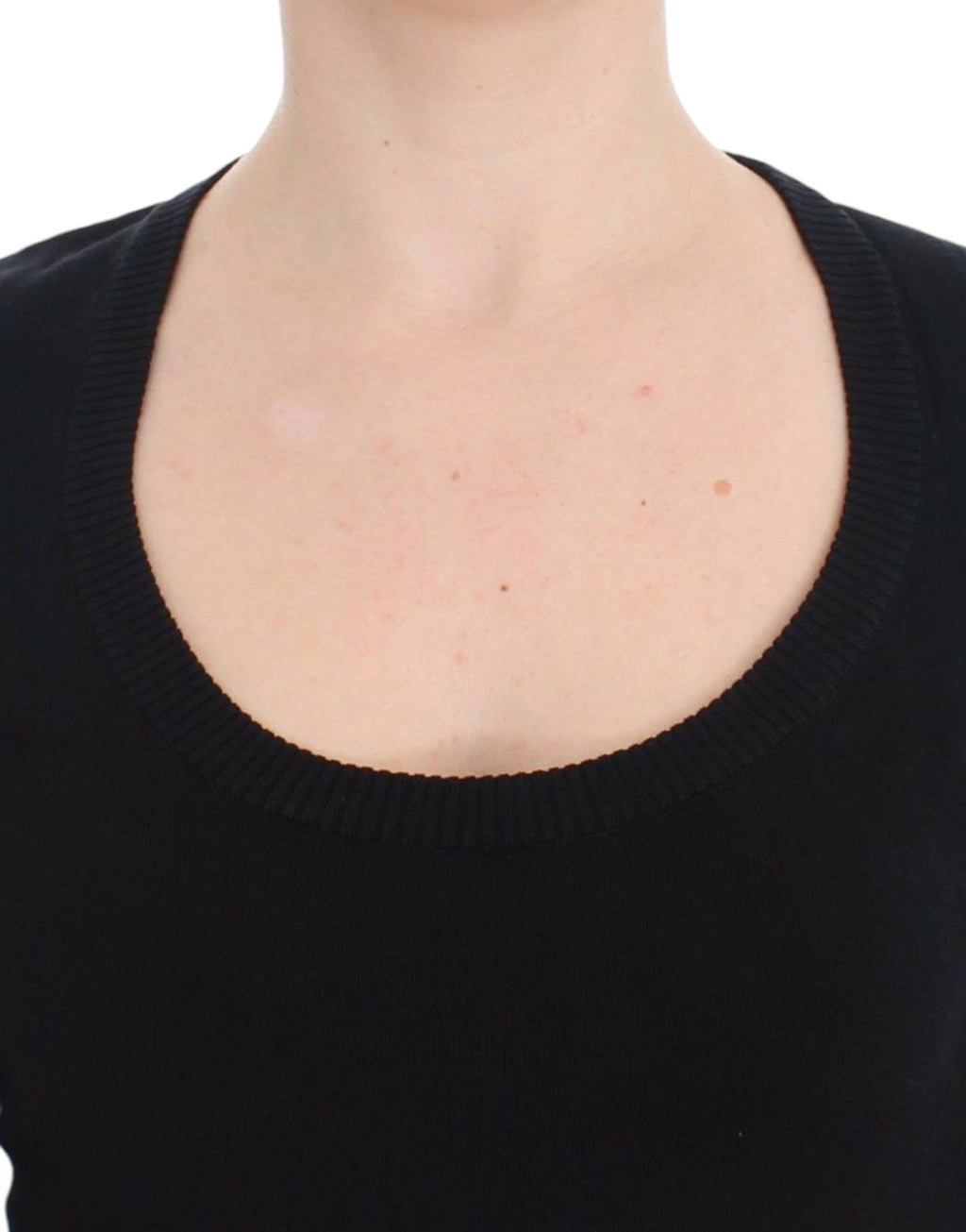 Pull-over en cachemire noir Dolce & Gabbana, col rond, doux et élégant, posé sur un fond neutre.