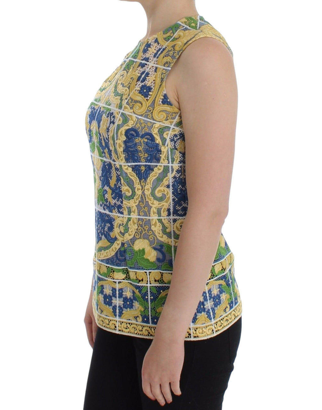 Pull Dolce & Gabbana en maille multicolore avec broderie majolique, détails colorés et motif élégant visible sur l'image.