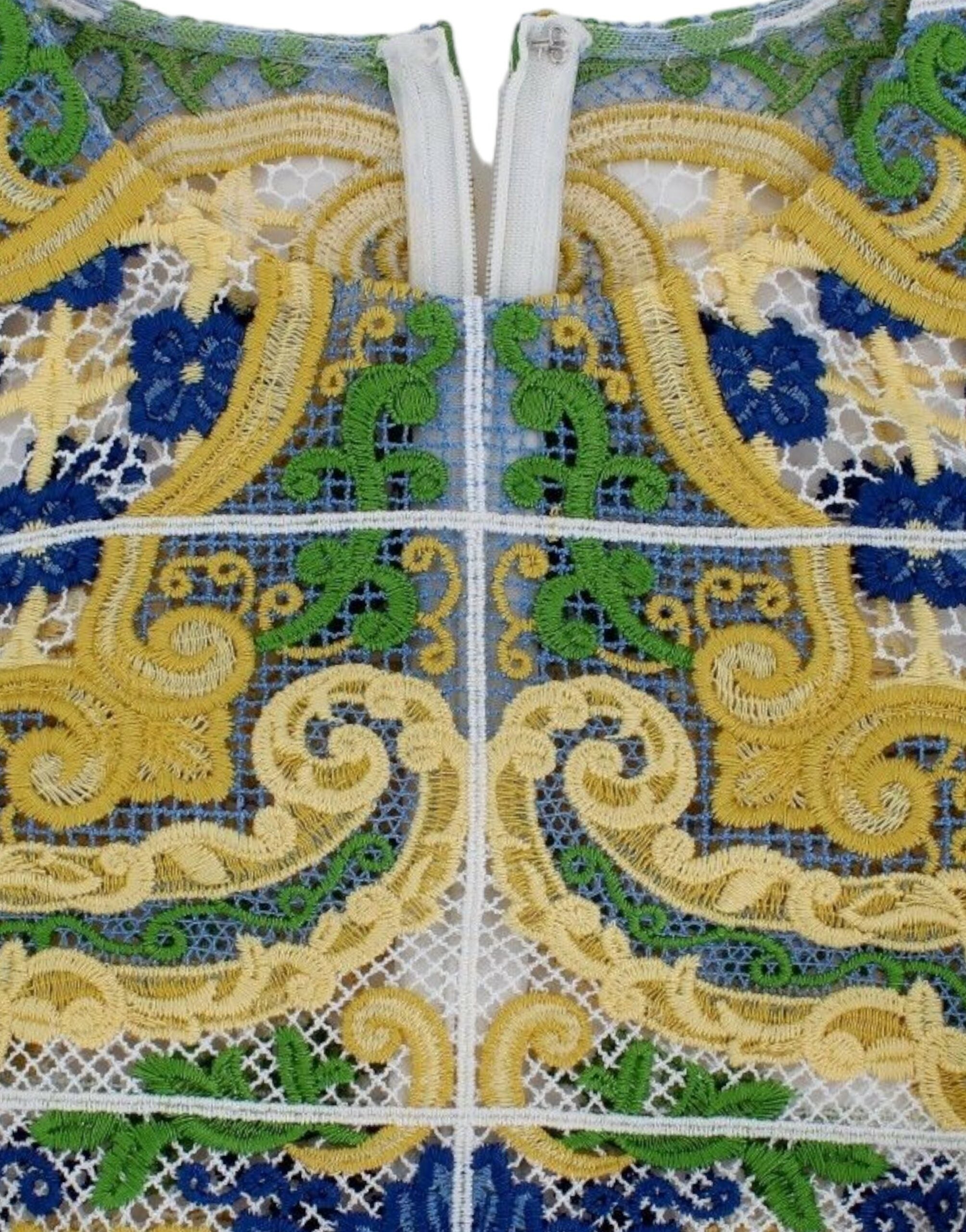 Pull Dolce & Gabbana multicolore avec broderies majolica, motif coloré, en laine confortable, vue de face.