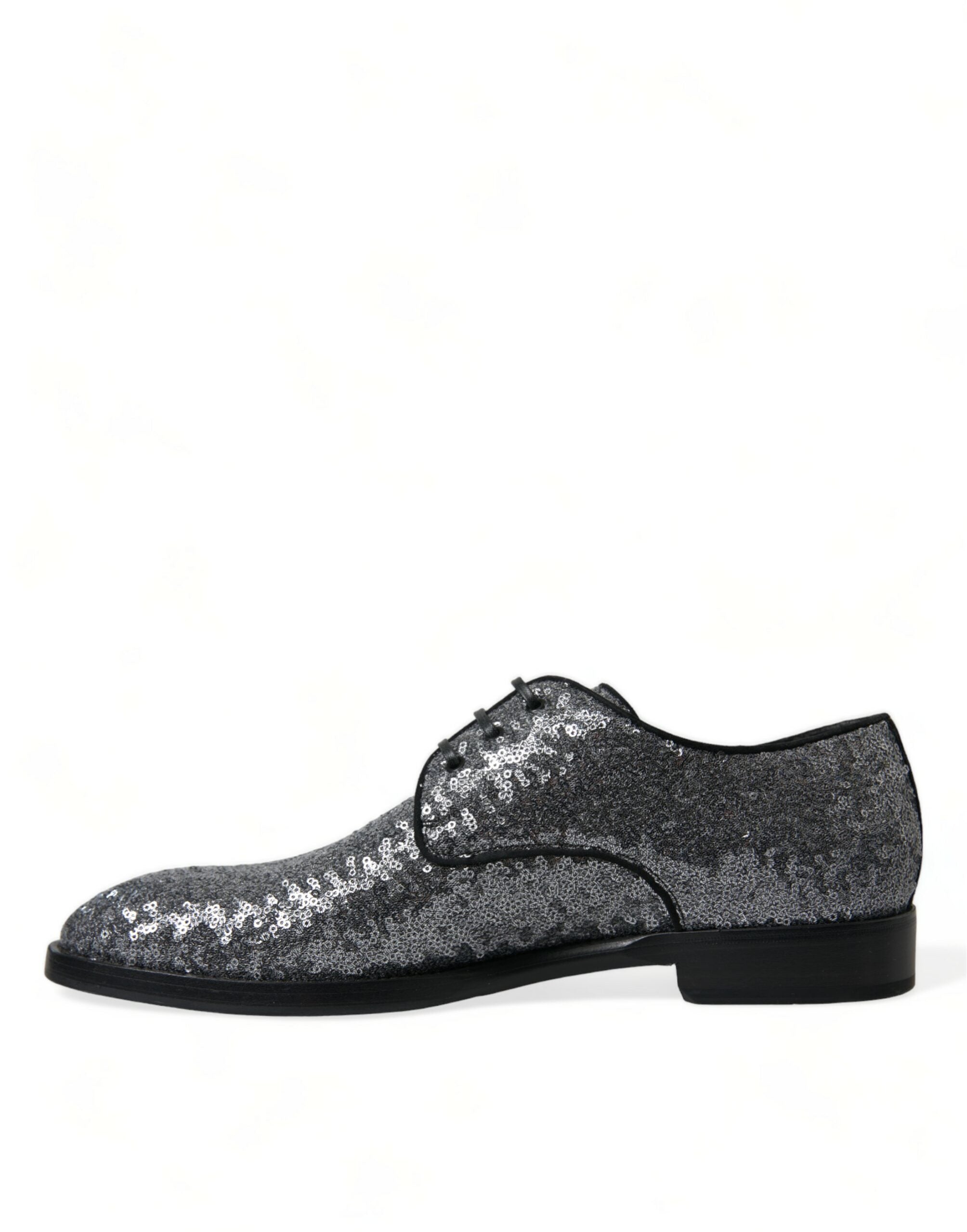Chaussures derby pour homme Dolce & Gabbana en dentelle argentée à sequins, avec laçage élégant et finition sophistiquée.