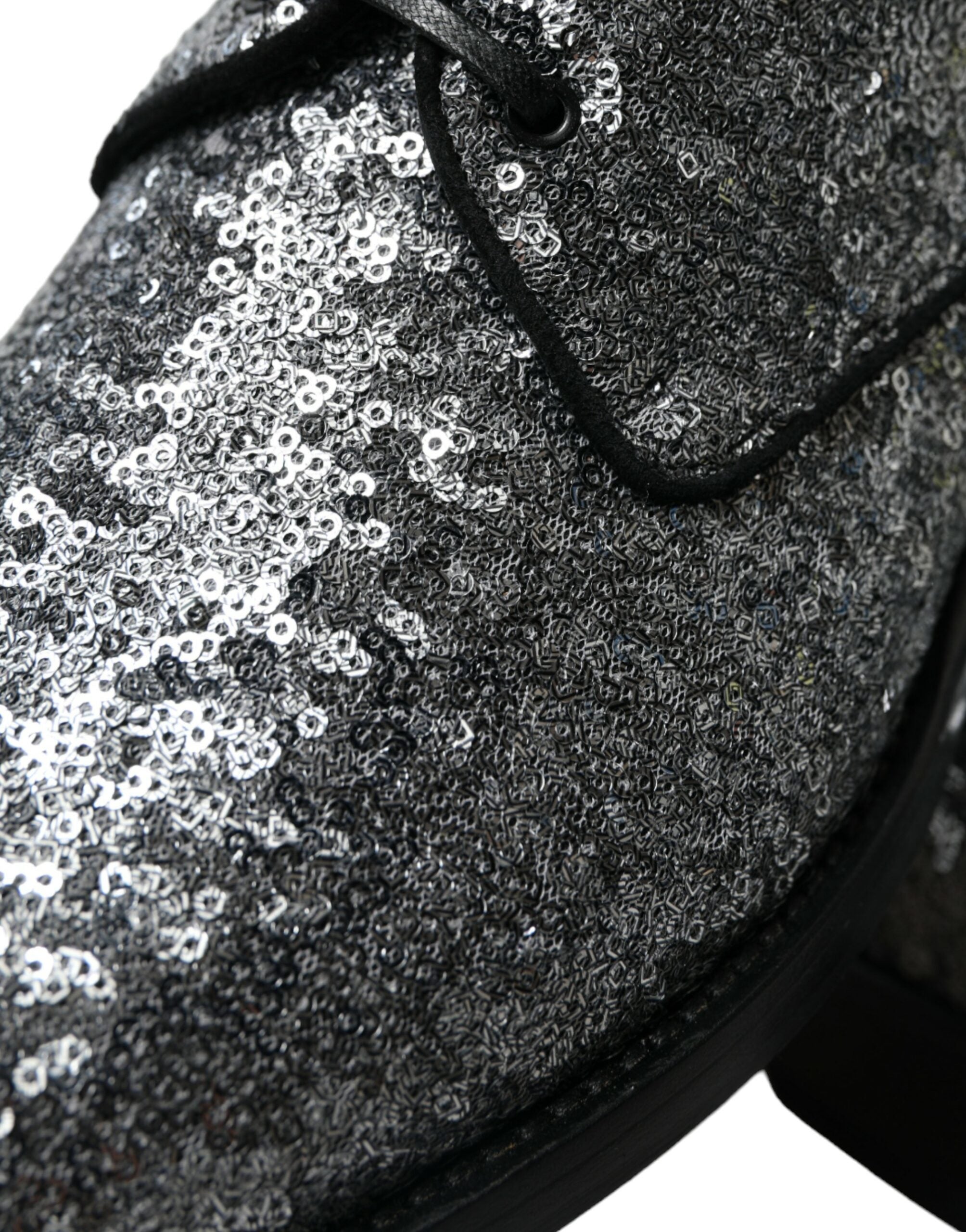 Chaussures Derby pour homme Dolce & Gabbana en dentelle argentée à sequins avec laçage élégant.