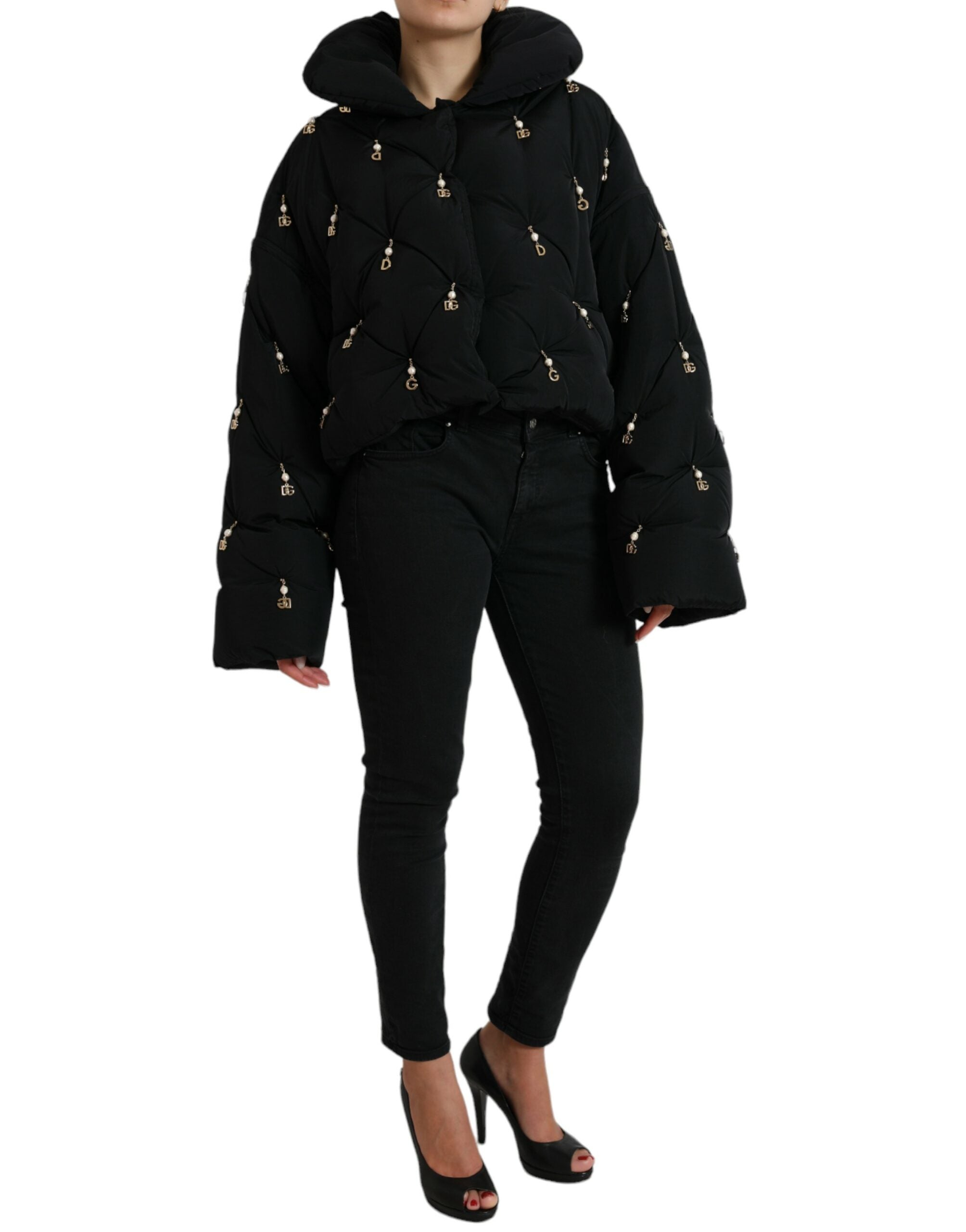 Veste bomber matelassée noire Dolce & Gabbana avec embellissements et doublure en coquille, style élégant et tendance.