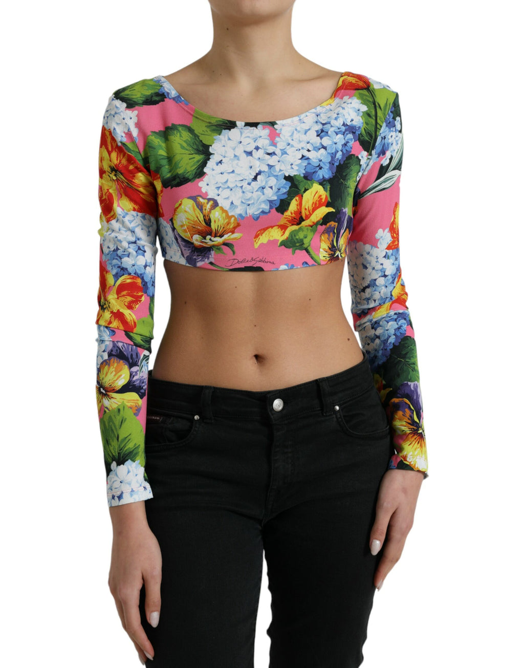 Top court Dolce & Gabbana à manches longues multicolores avec motif floral, coupe courte et style élégant.