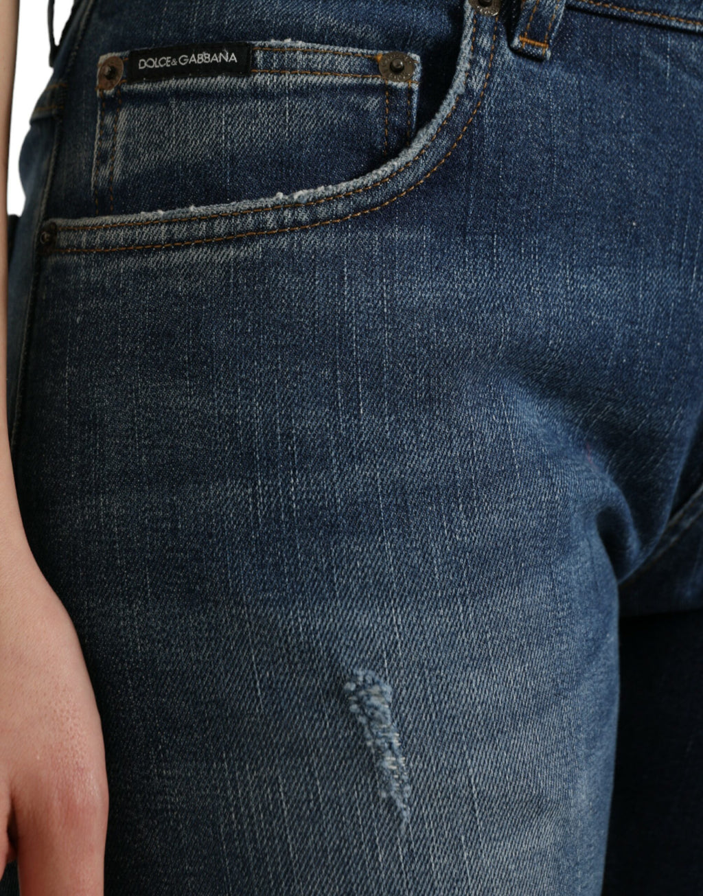 Jeans en jean en coton bleu Dolce & Gabbana BOYFRIEND à taille moyenne, vue rapprochée du tissu et de la coupe.
