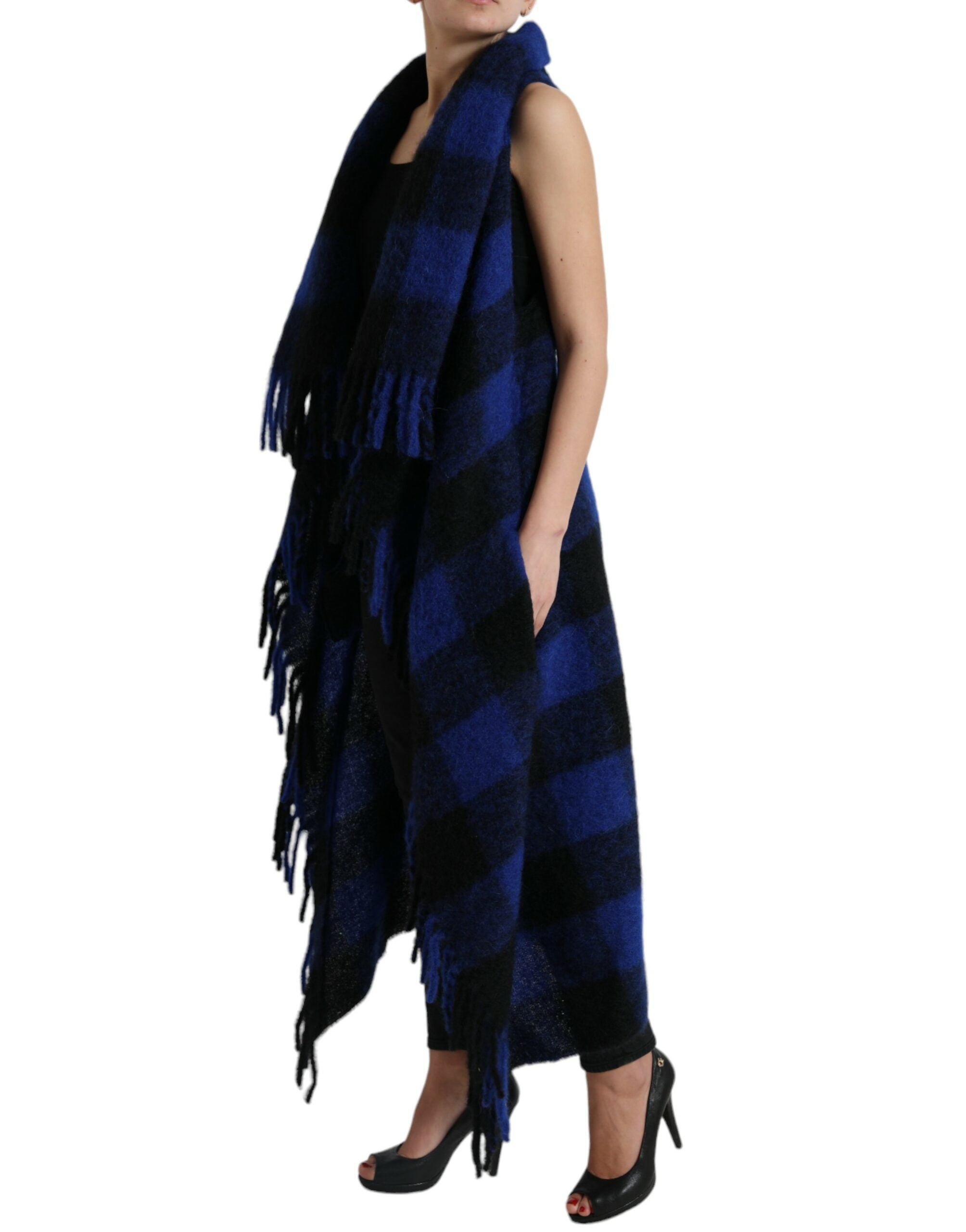 Poncho en laine Dolce & Gabbana à carreaux noirs, bleus et blancs, doux et chaud, pour un style élégant et décontracté.