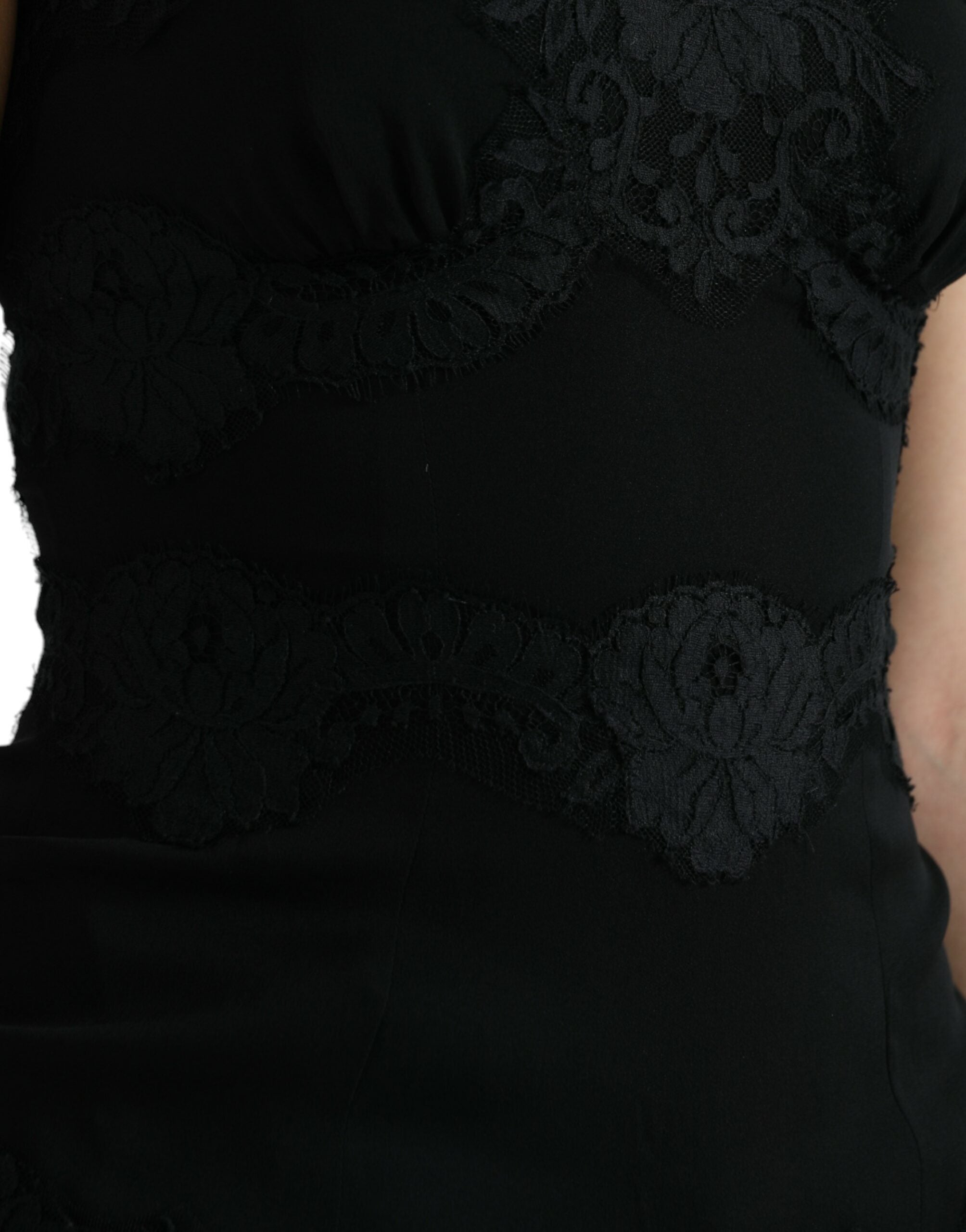 Débardeur sans manches en soie stretch noire avec dentelle, de la marque Dolce & Gabbana, visible en gros plan.