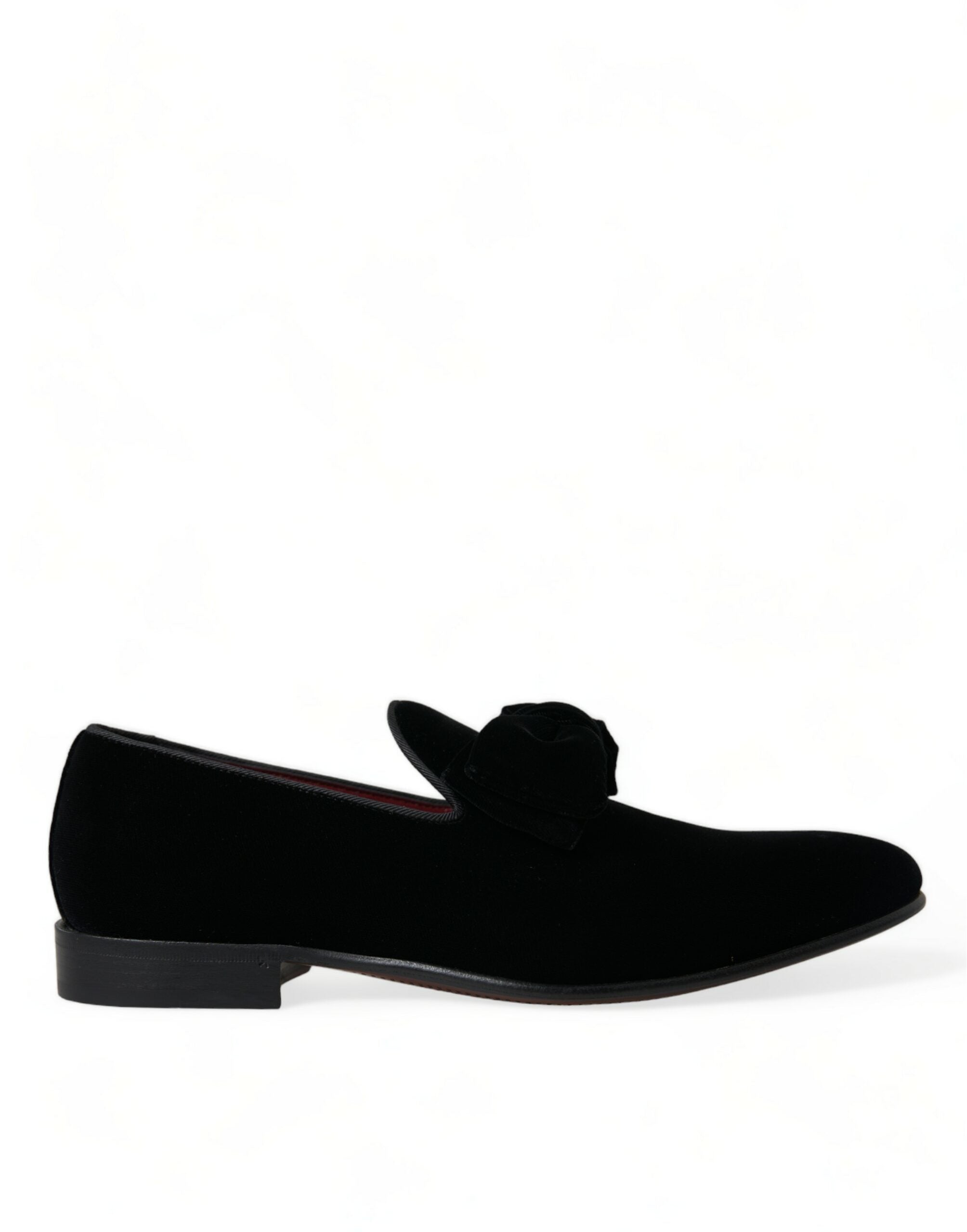 Mocassins en velours noir Dolce & Gabbana pour homme, chaussures formelles élégantes avec détails sophistiqués.