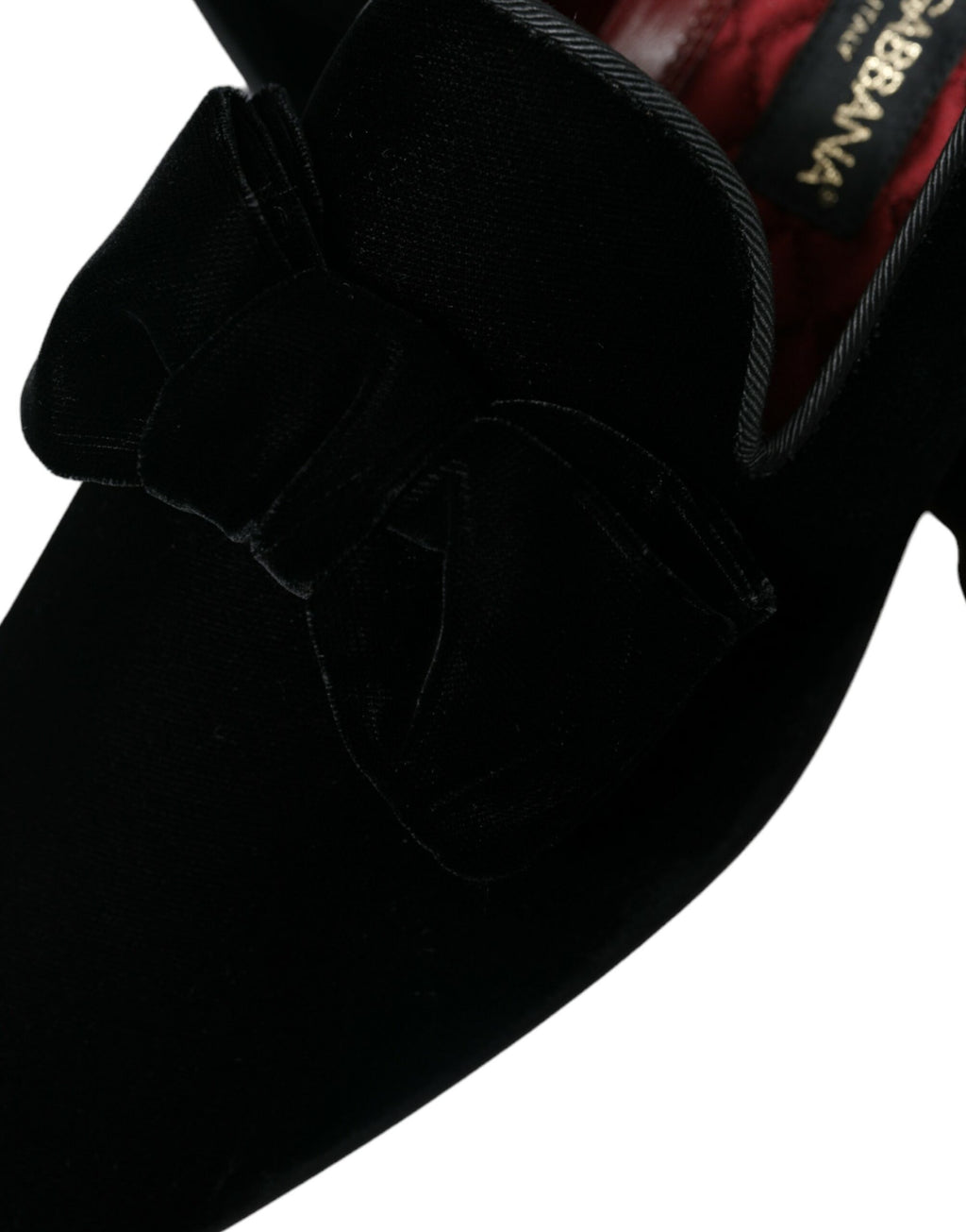 Mocassins en velours noir Dolce & Gabbana pour homme, chaussures habillées élégantes avec finition soignée et design classique.