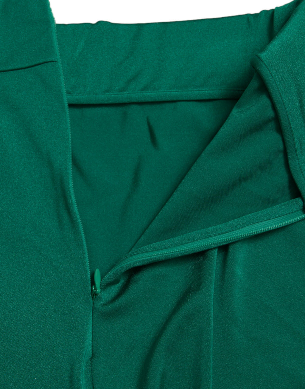 Leggings slim en nylon vert de Dolce & Gabbana, taille stretch, style élégant et moderne.