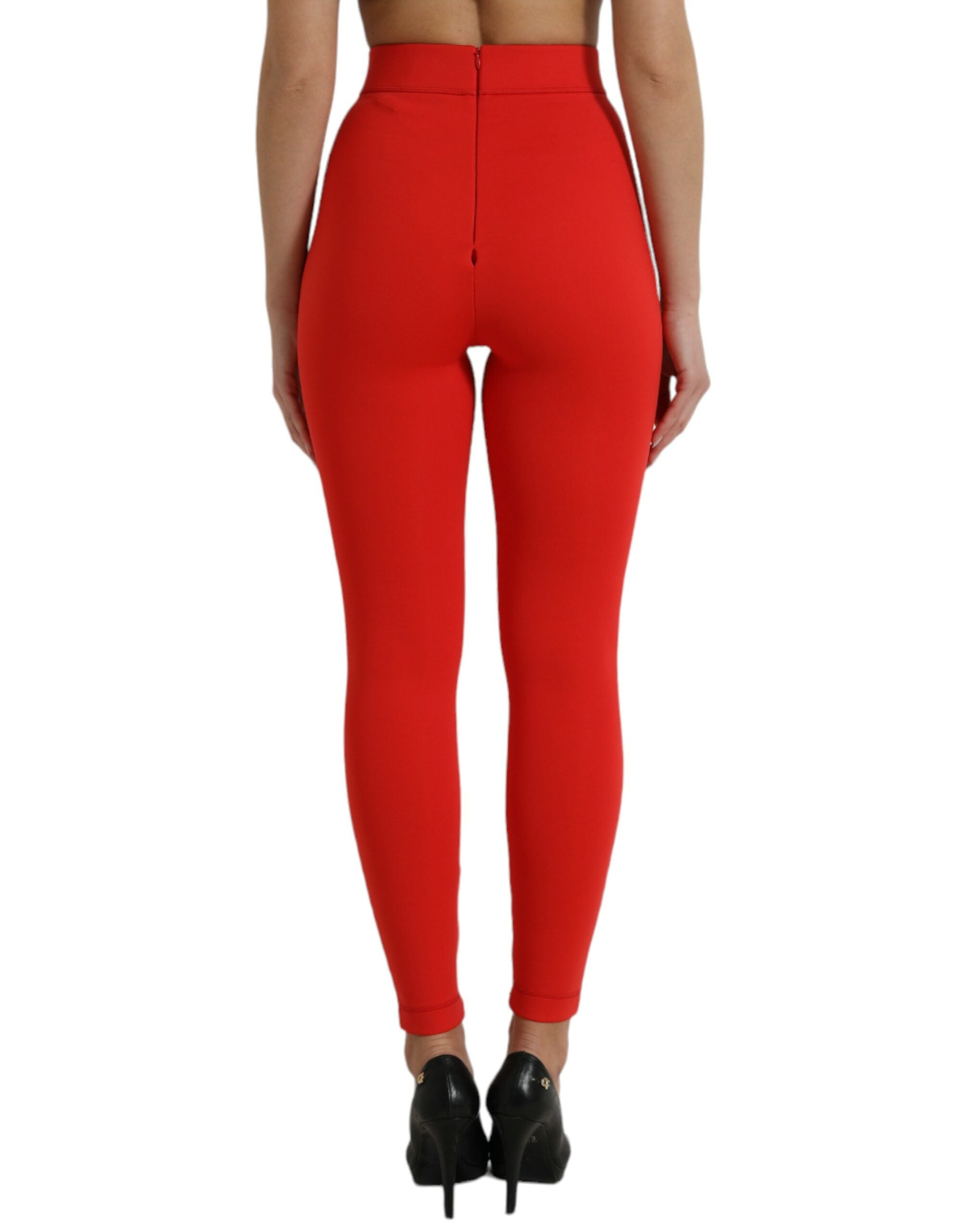 Pantalons slim en nylon stretch rouge de Dolce & Gabbana, style élégant et ajusté, vue de face.