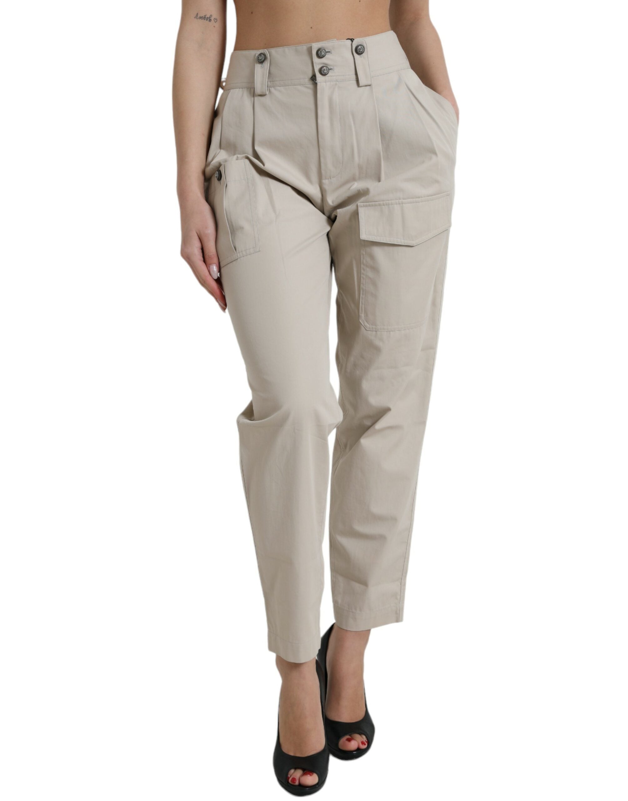 Pantalons beige en coton Dolce & Gabbana, taille haute, coupe tapered, vue de face sur un mannequin.