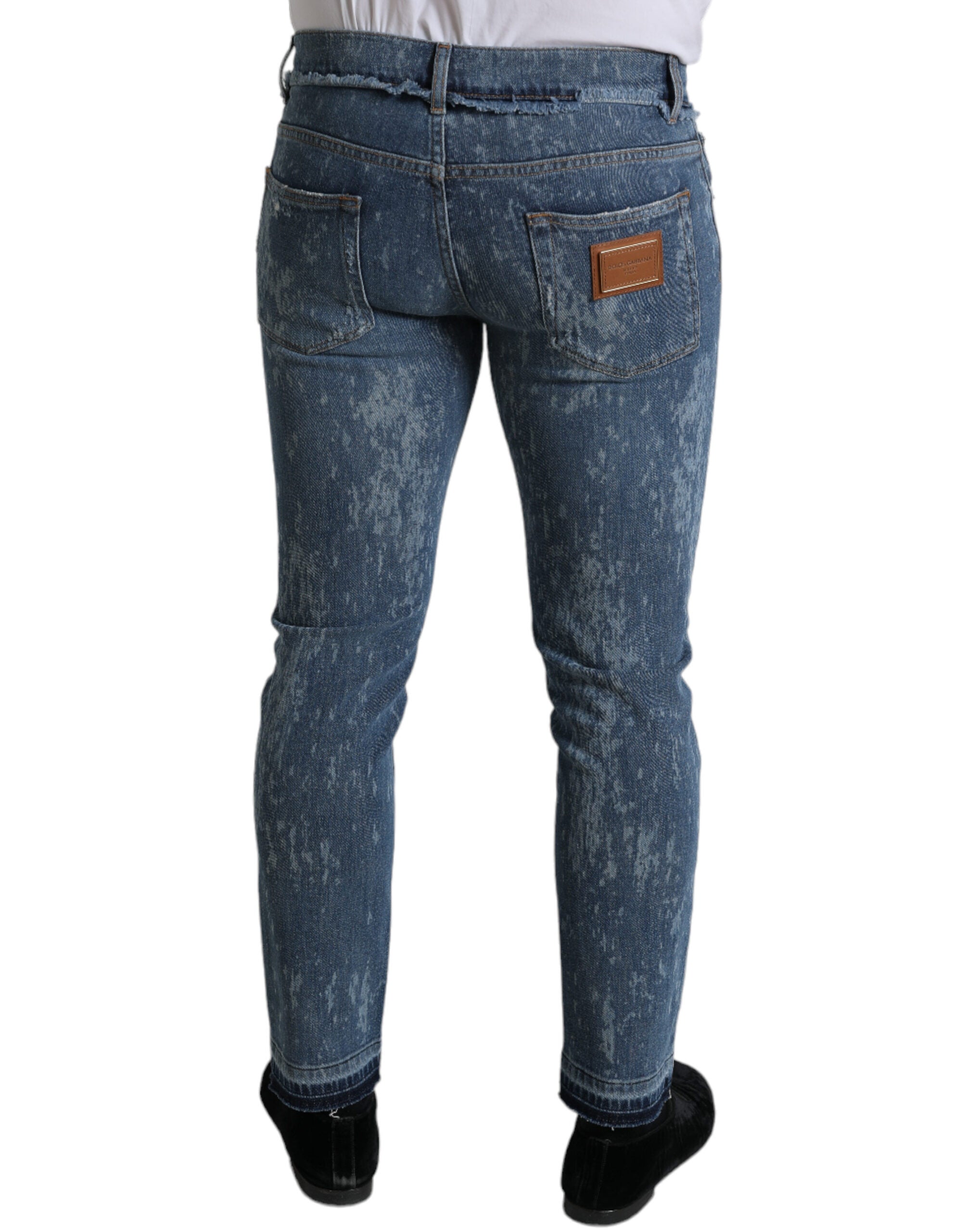 Jeans slim en denim coton stretch bleu délavé de Dolce & Gabbana, coupe skinny, visible détails et finition élégante.