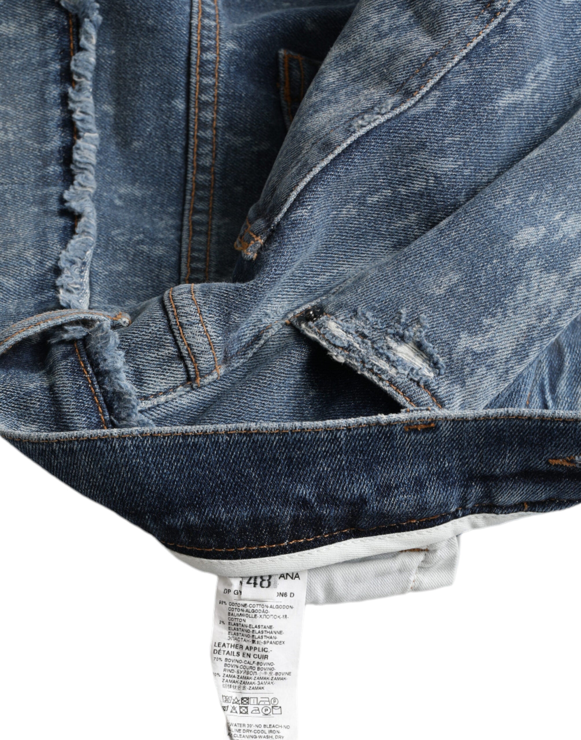 Jean slim en denim coton stretch bleu délavé de Dolce & Gabbana, coupe ajustée et style moderne.