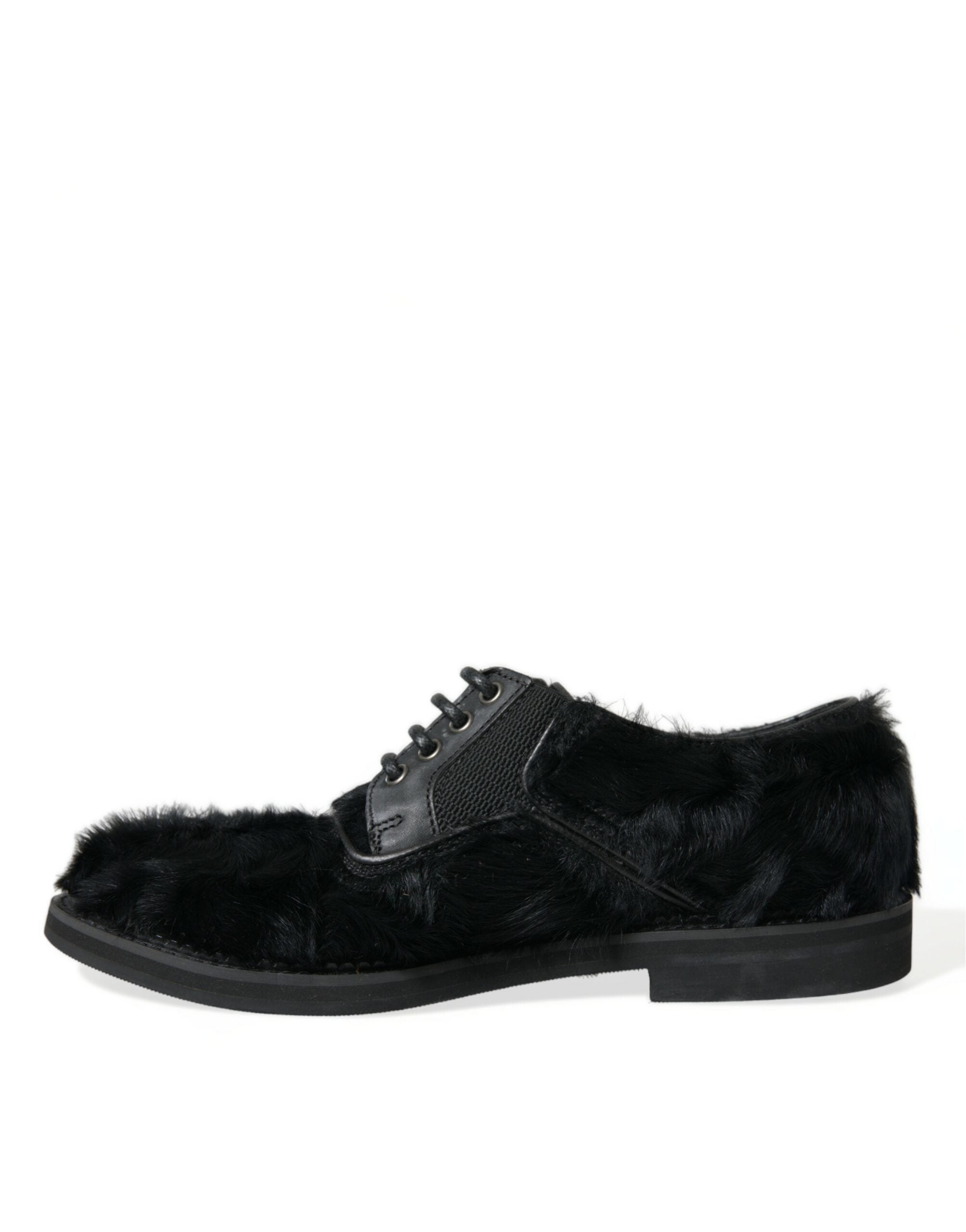 Chaussures derby en cuir noir et fourrure Dolce & Gabbana avec lacets, élégantes et sophistiquées.
