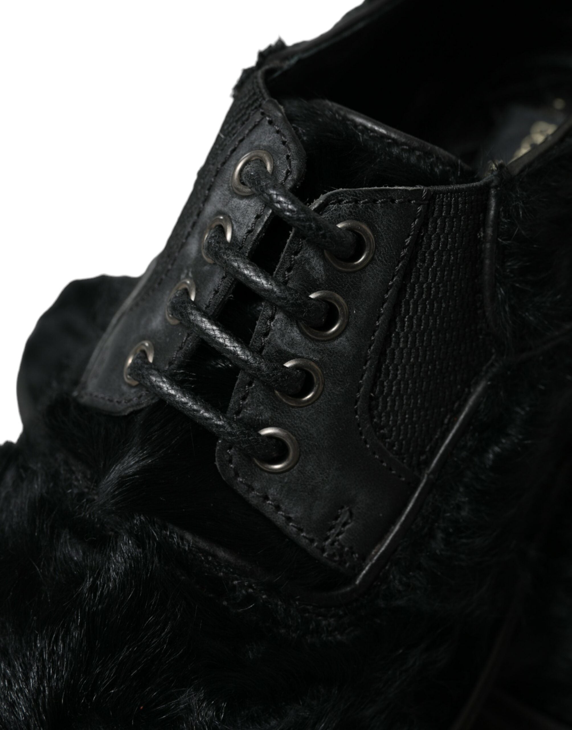 Chaussures Derby en cuir et fourrure noire Dolce & Gabbana, lacets, style élégant et sophistiqué pour homme.