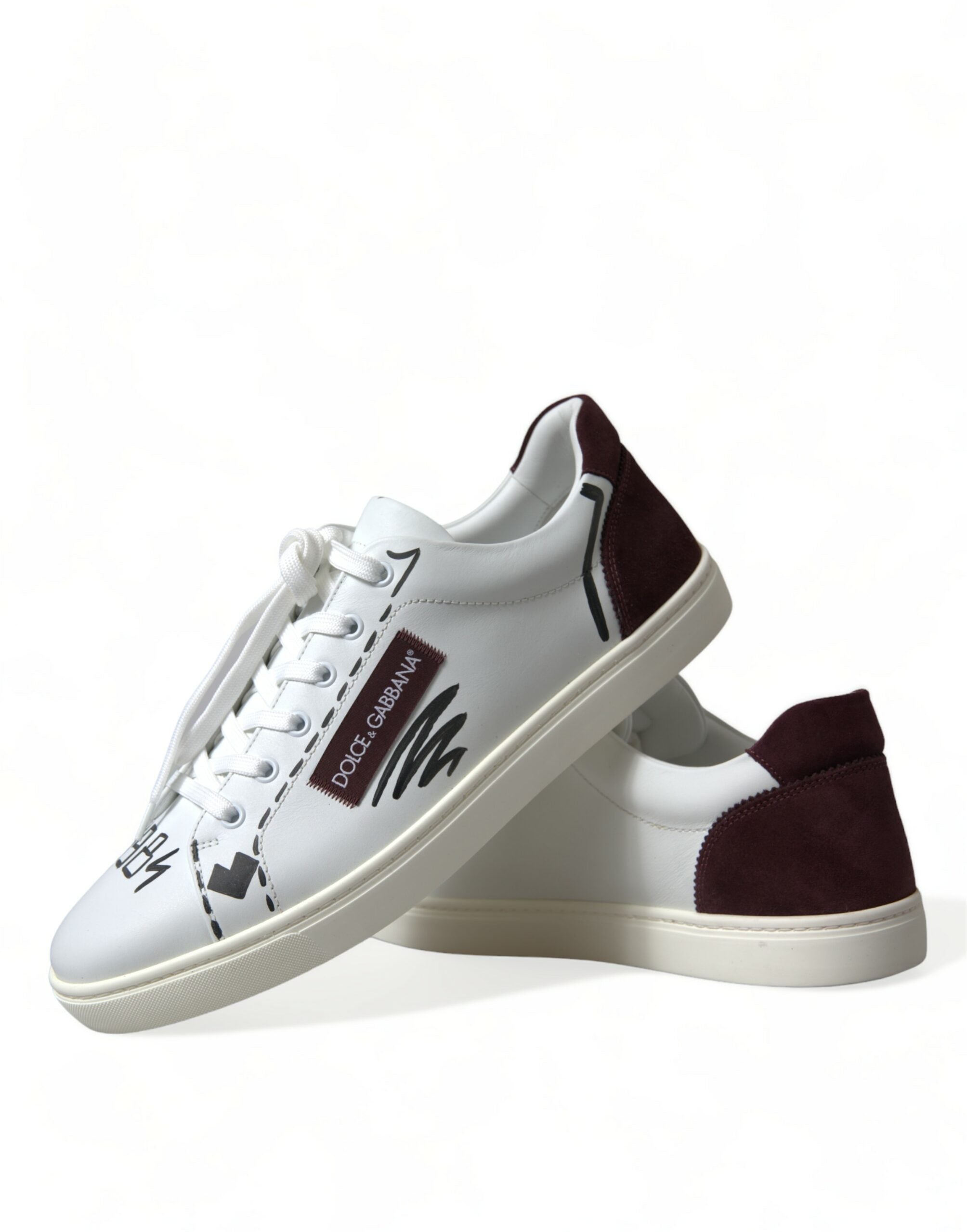 Chaussures basses blanches Dolce & Gabbana Bordeaux en cuir avec logo, sneakers élégants et confortables.