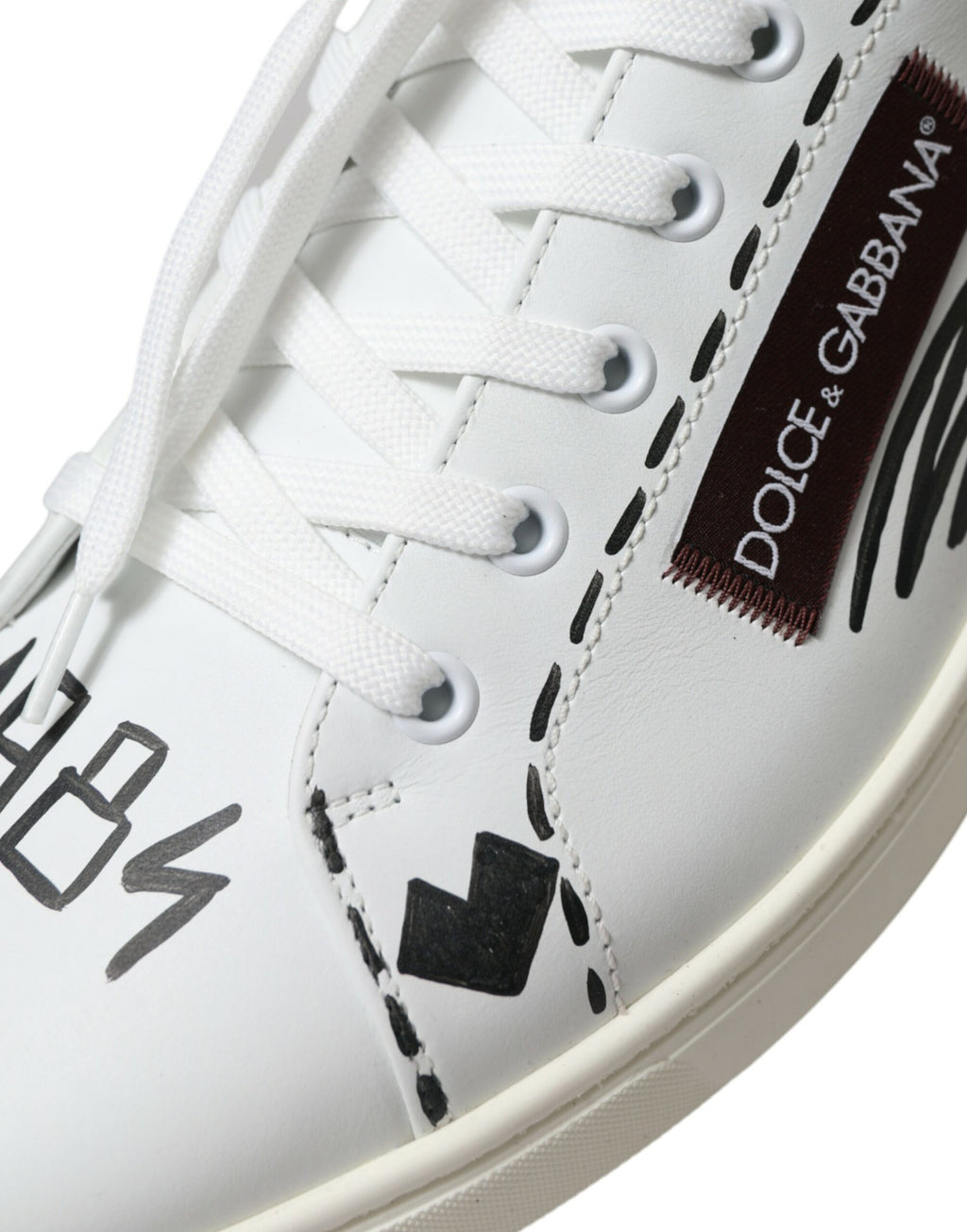 Chaussures basses en cuir blanc Bordeaux de Dolce & Gabbana avec logo, sneakers élégants pour homme.