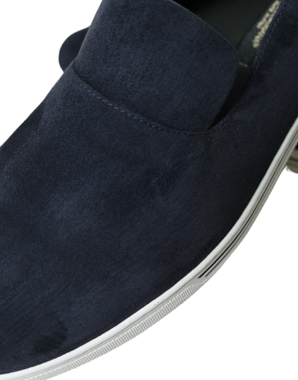 Mocassins en daim bleu Dolce & Gabbana Caiman Saint Tropez, chaussures élégantes pour homme, vue de côté sur fond neutre.