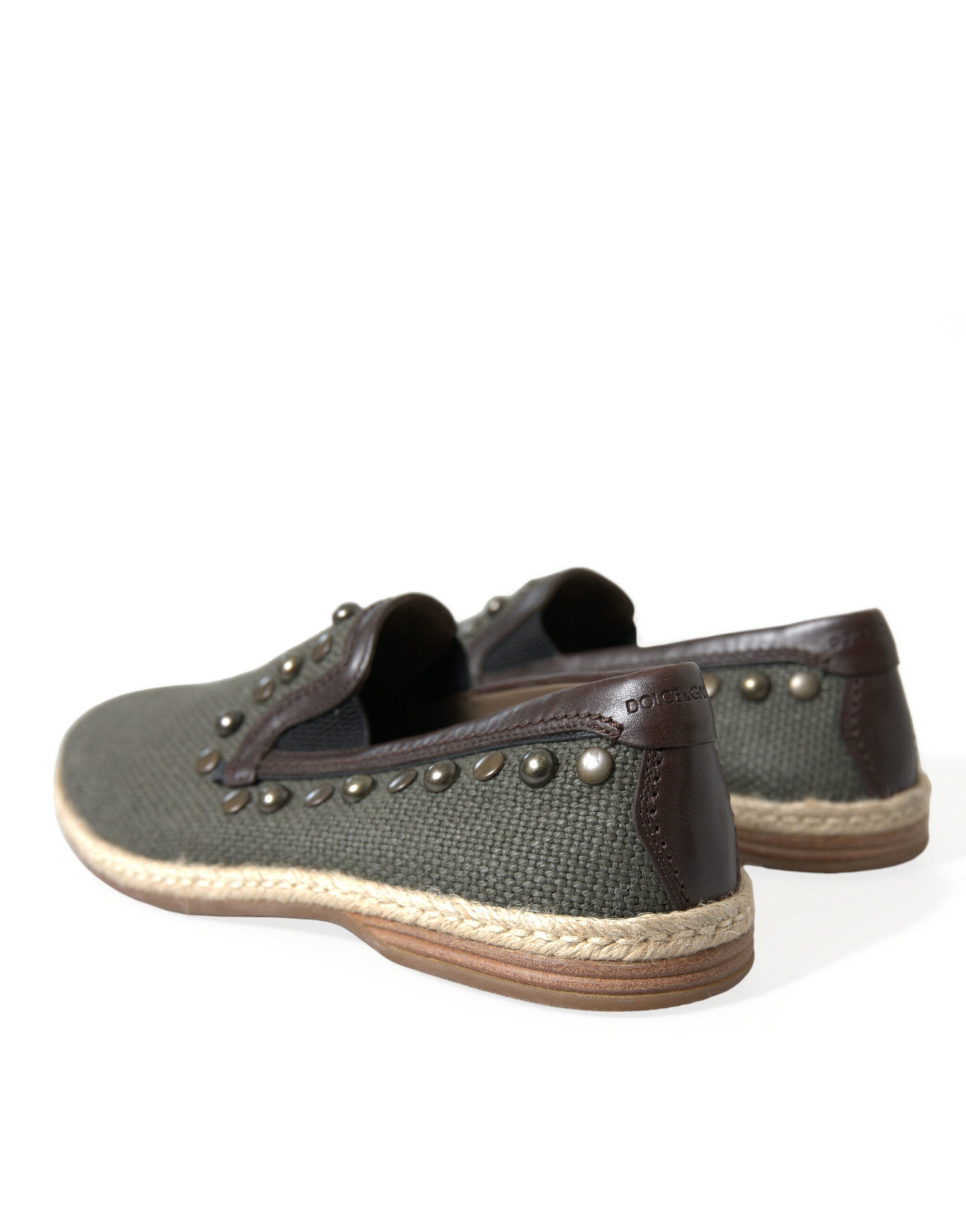 Chaussures mocassins en lin gris et cuir avec clous Dolce & Gabbana, style élégant et décontracté.