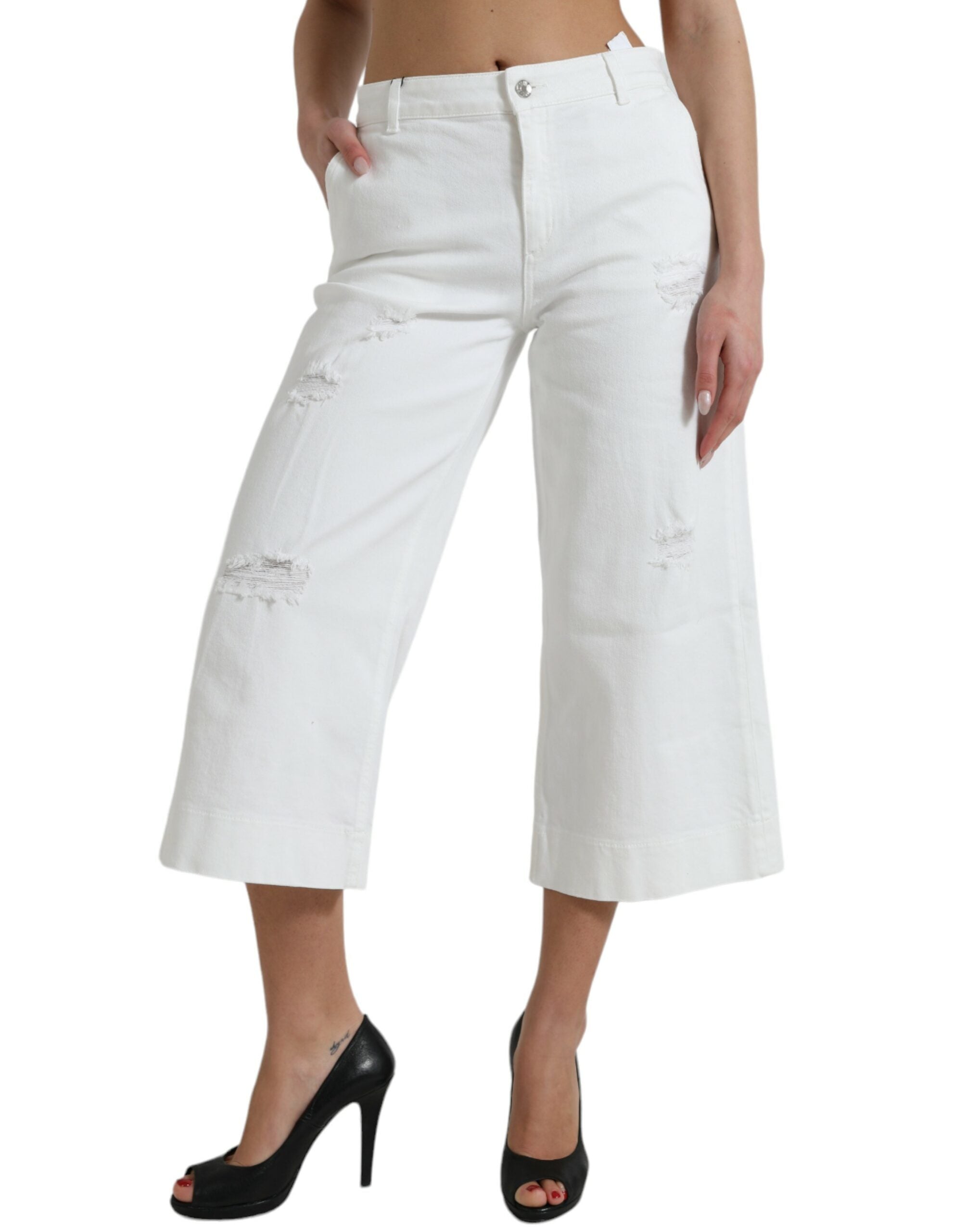 Jean en coton blanc Dolce & Gabbana, coupe cropped et jambes larges, visible avec détails de couture et style décontracté.