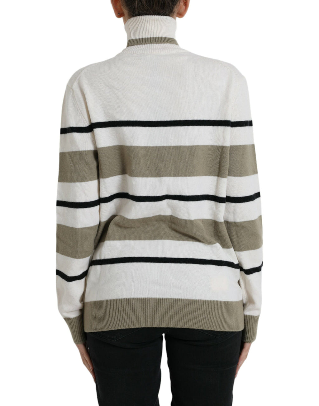 Pull à manches longues Dolce & Gabbana en laine à rayures multicolores avec logo, porté sur mannequin.