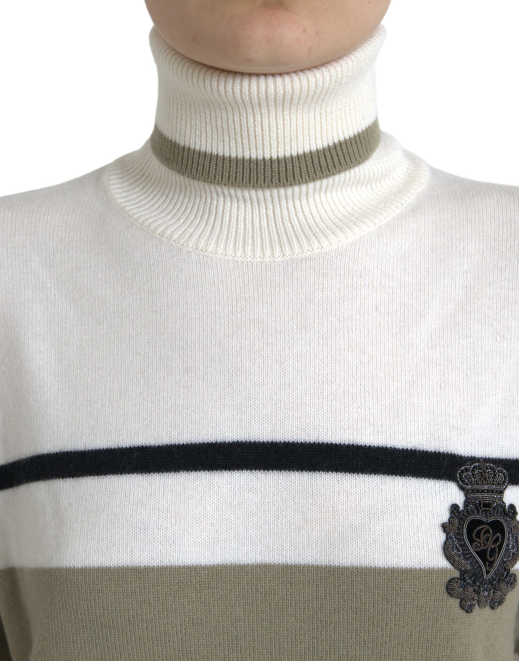 Pull en laine Dolce & Gabbana à rayures multicolores avec logo, vue de face, détails visibles du motif coloré.