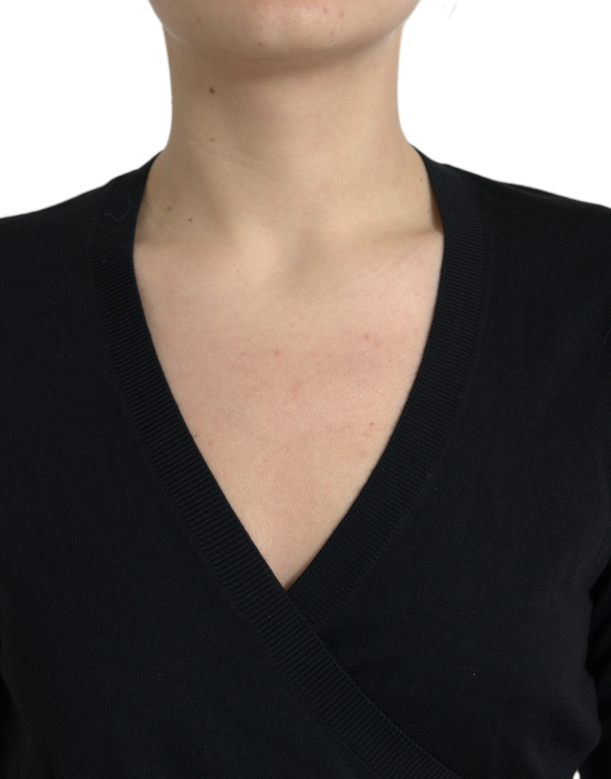 Pull Dolce & Gabbana en laine noire à col en V et cardigan croisé, vue de face sur fond blanc.