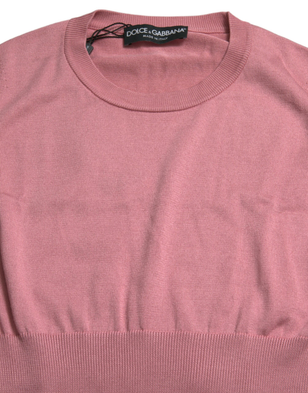 Débardeur court sans manches rose Dolce & Gabbana avec col rond, visible sur l'image.