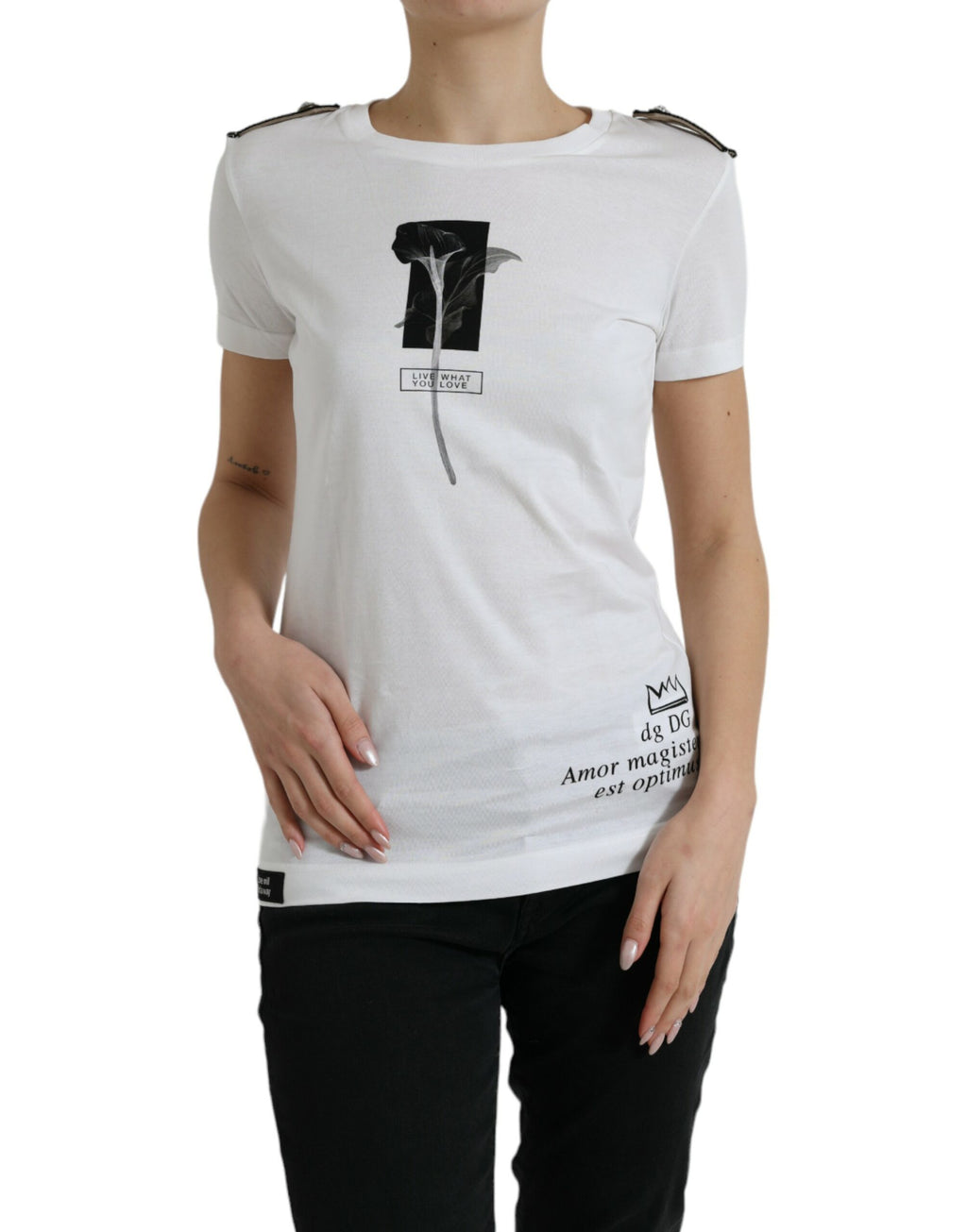 T-shirt en coton blanc et noir avec roses, style crewneck, de la marque Dolce & Gabbana, visible avec motif floral.