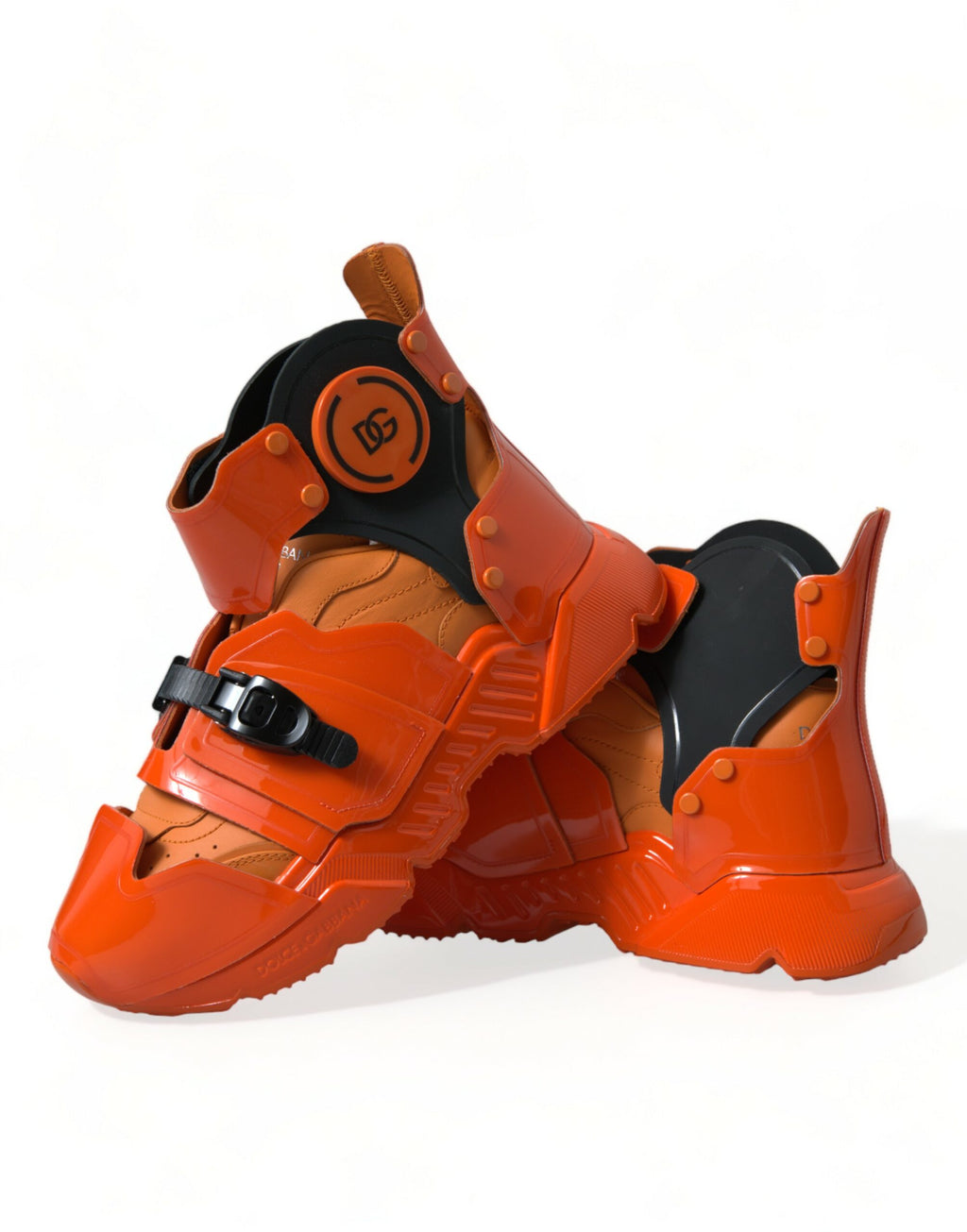Sneakers hautes Dolce & Gabbana à panneaux oranges multicolores, style chunky et tendance pour hommes ou femmes.