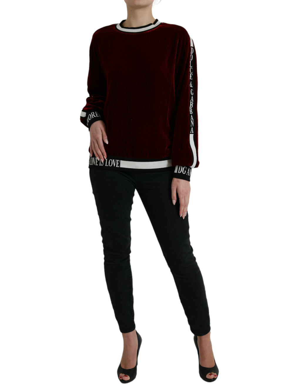 Pull-over Dolce & Gabbana en velours bordeaux à col rond, douceur et élégance pour un style sophistiqué.