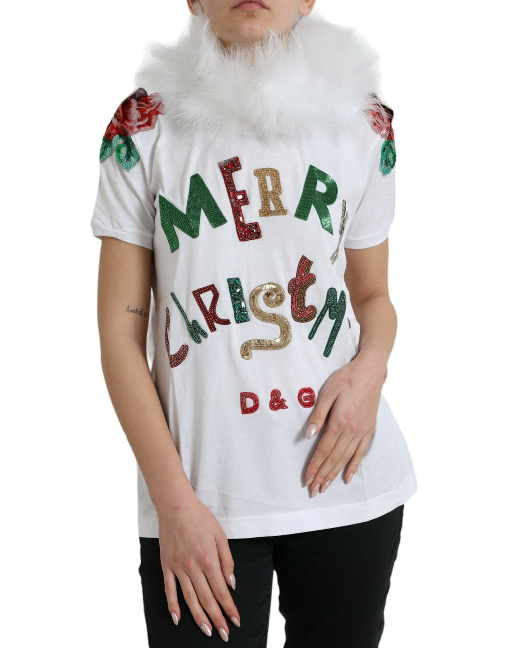 T-shirt blanc en coton Dolce & Gabbana avec sequins de Noël et détails en fourrure, mode festive et élégante