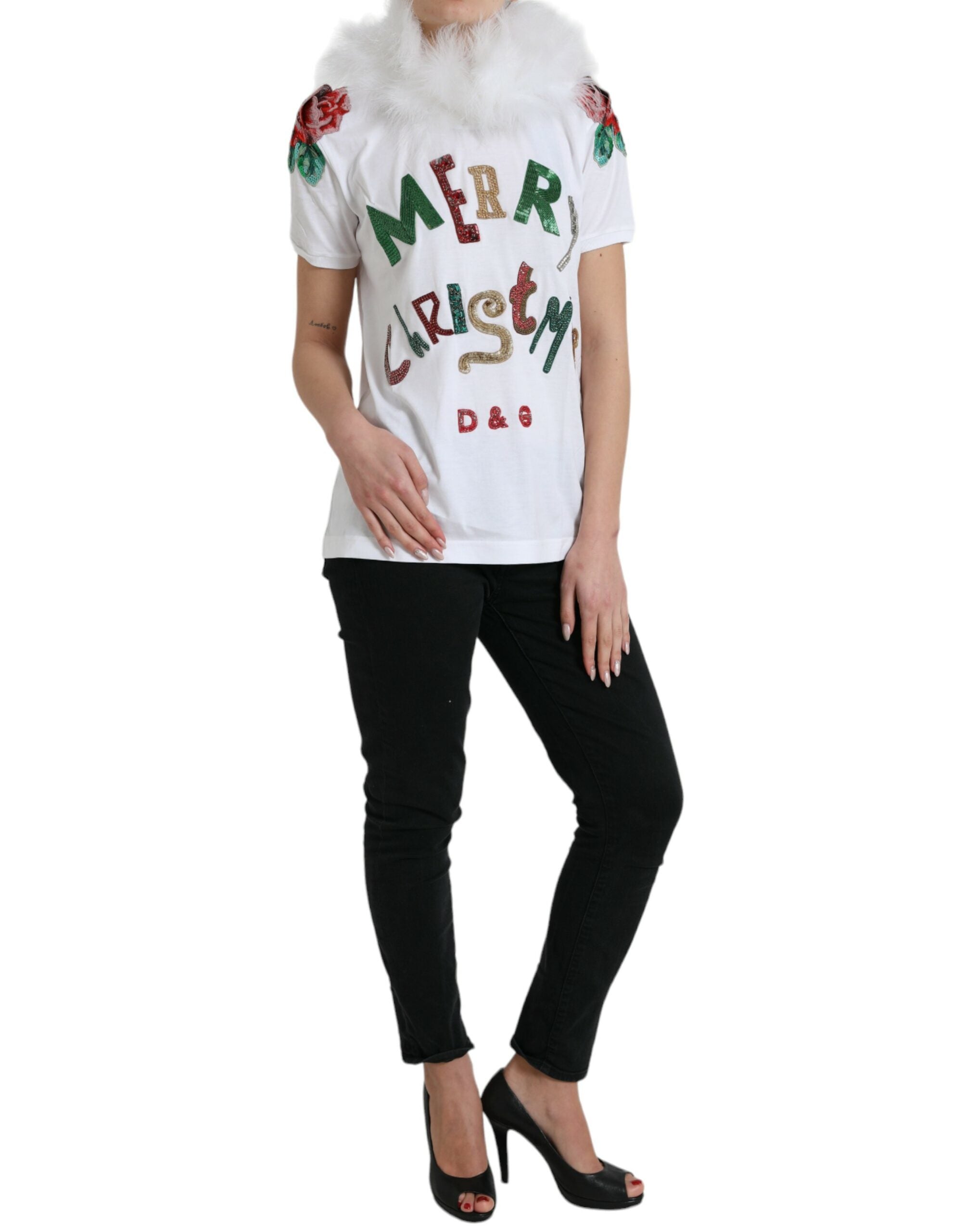 T-shirt blanc en coton Dolce & Gabbana avec sequins de Noël et détails en fourrure, élégant et festif.