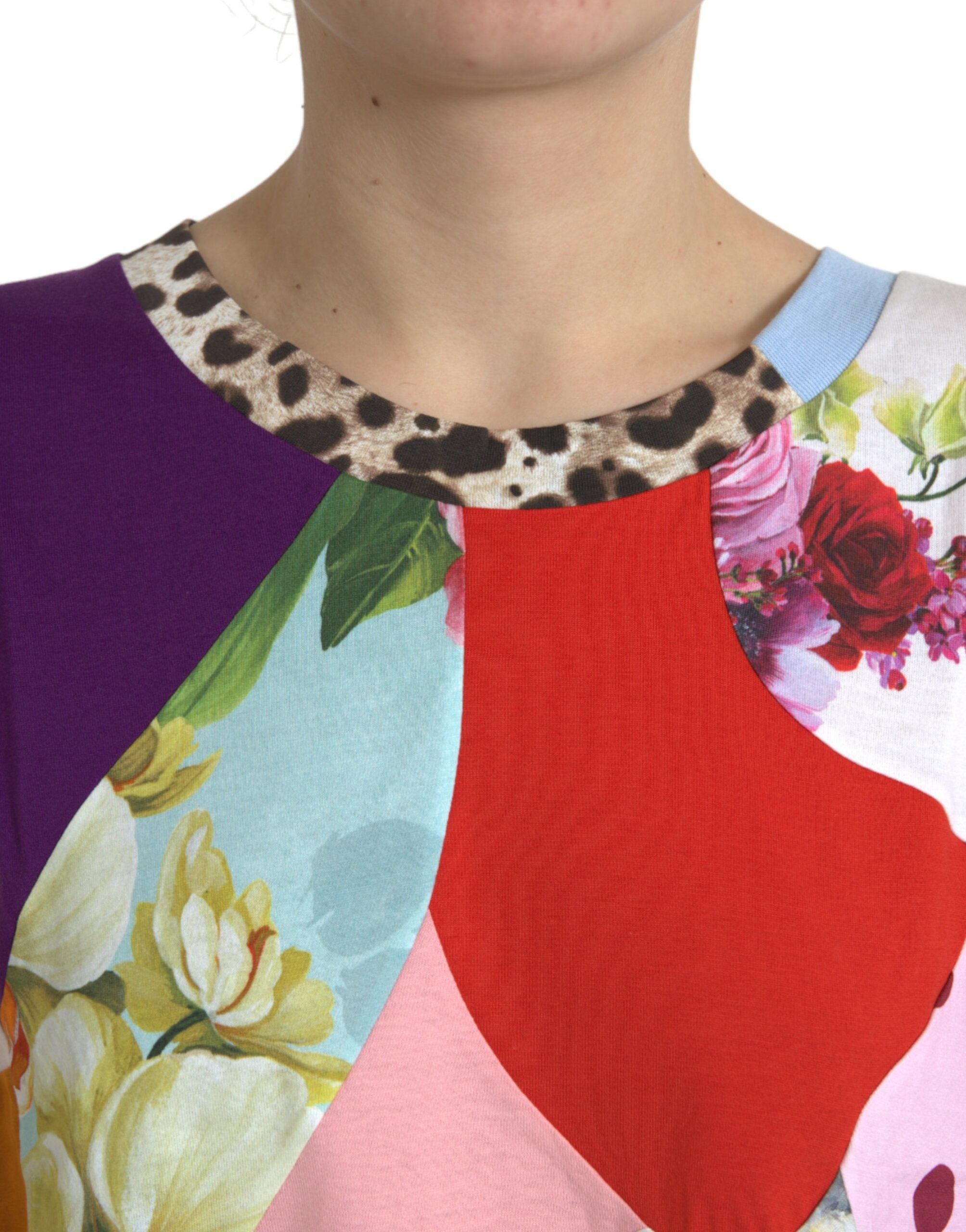 Blouse Dolce & Gabbana en coton et soie à patchwork multicolore, style élégant avec détails colorés.