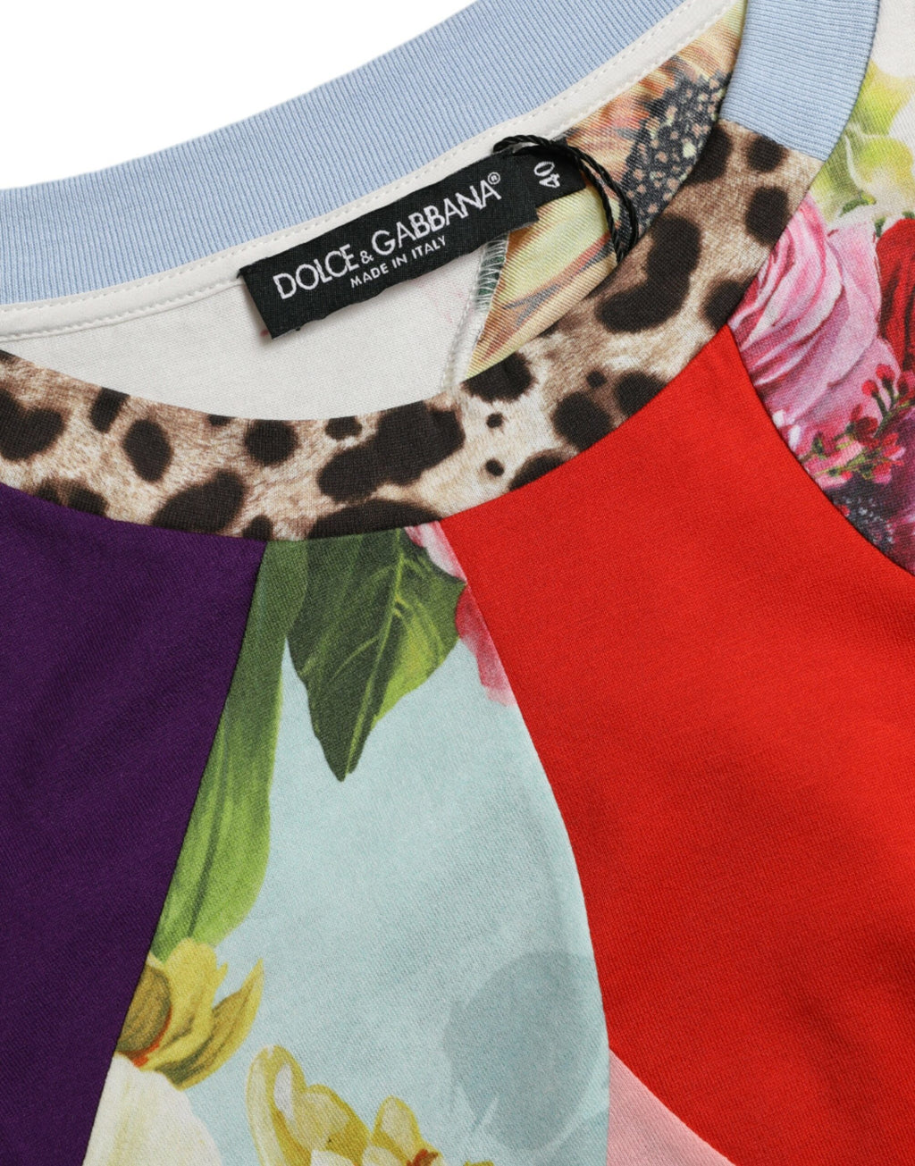 Chemisier Dolce & Gabbana en coton et soie à patchwork multicolore, avec détails élégants et tissu léger.