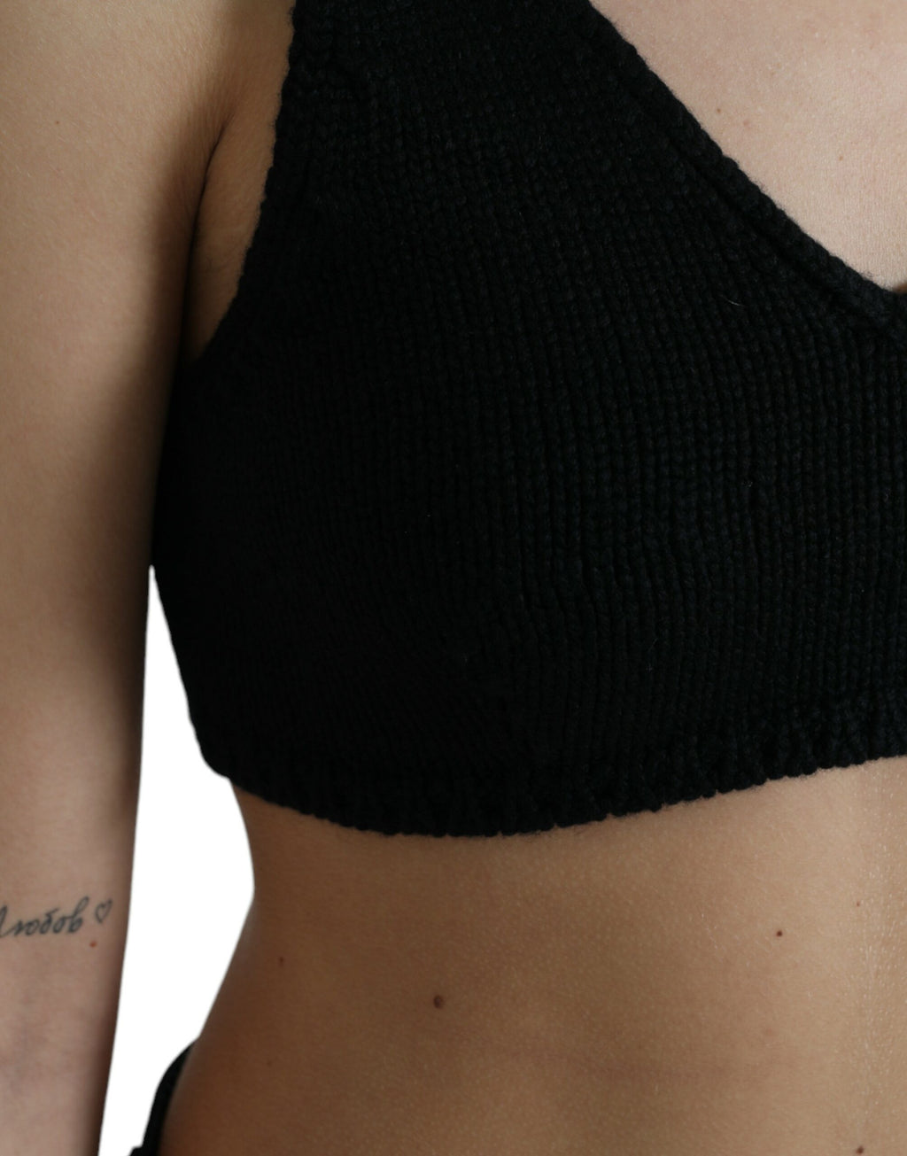 Top bustier en cachemire noir Dolce & Gabbana avec col en V, coupe courte et style élégant visible sur l'image.